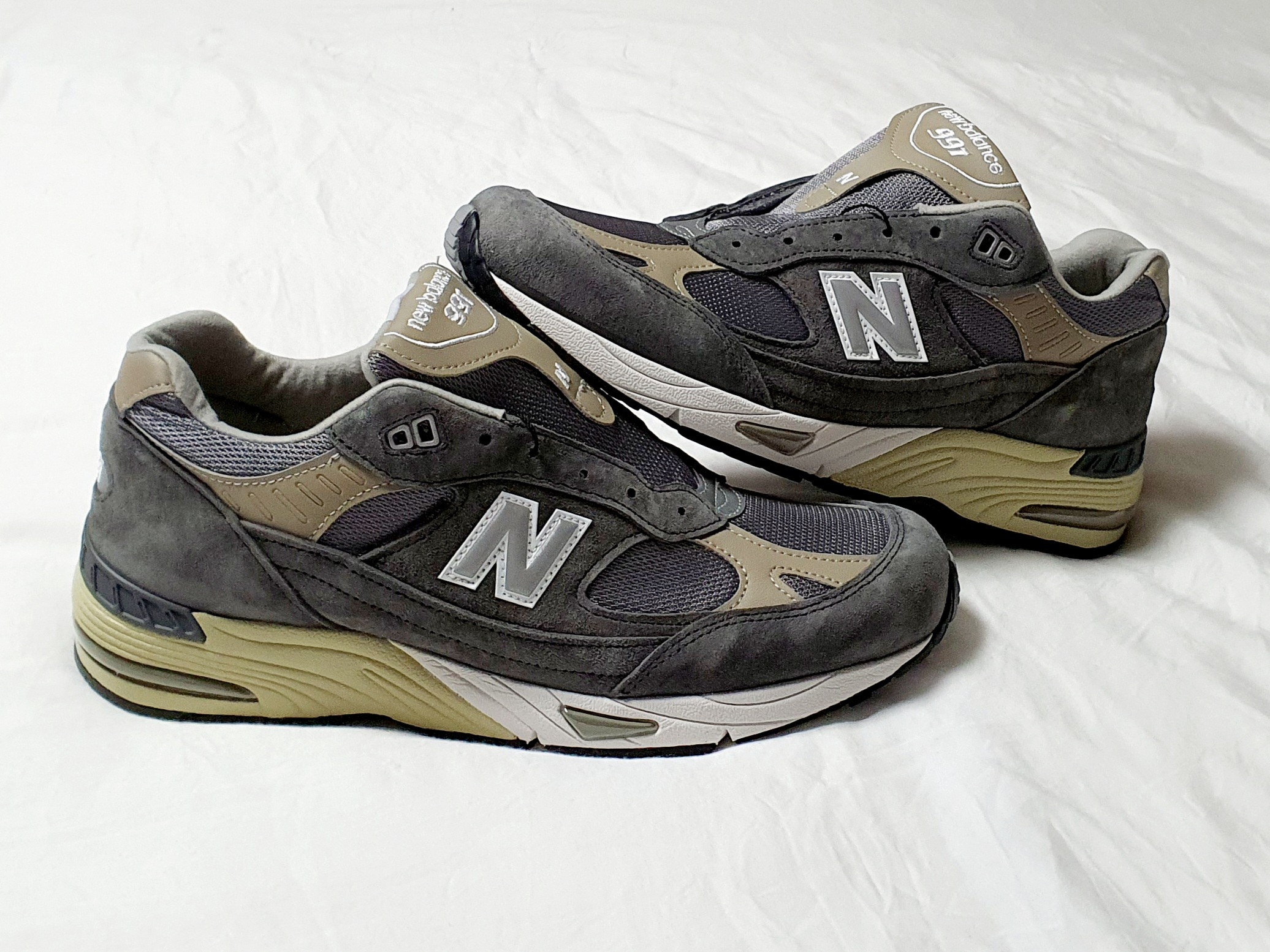 New Balance 991 Made in UK 40th Anniversary Grey 착용 스타일 - 1