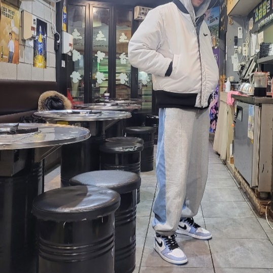Jordan 1 Retro High OG University Blue, Nike NSW Swoosh Therma-Fit Bomber Black - Asia 착용 스타일 - 3