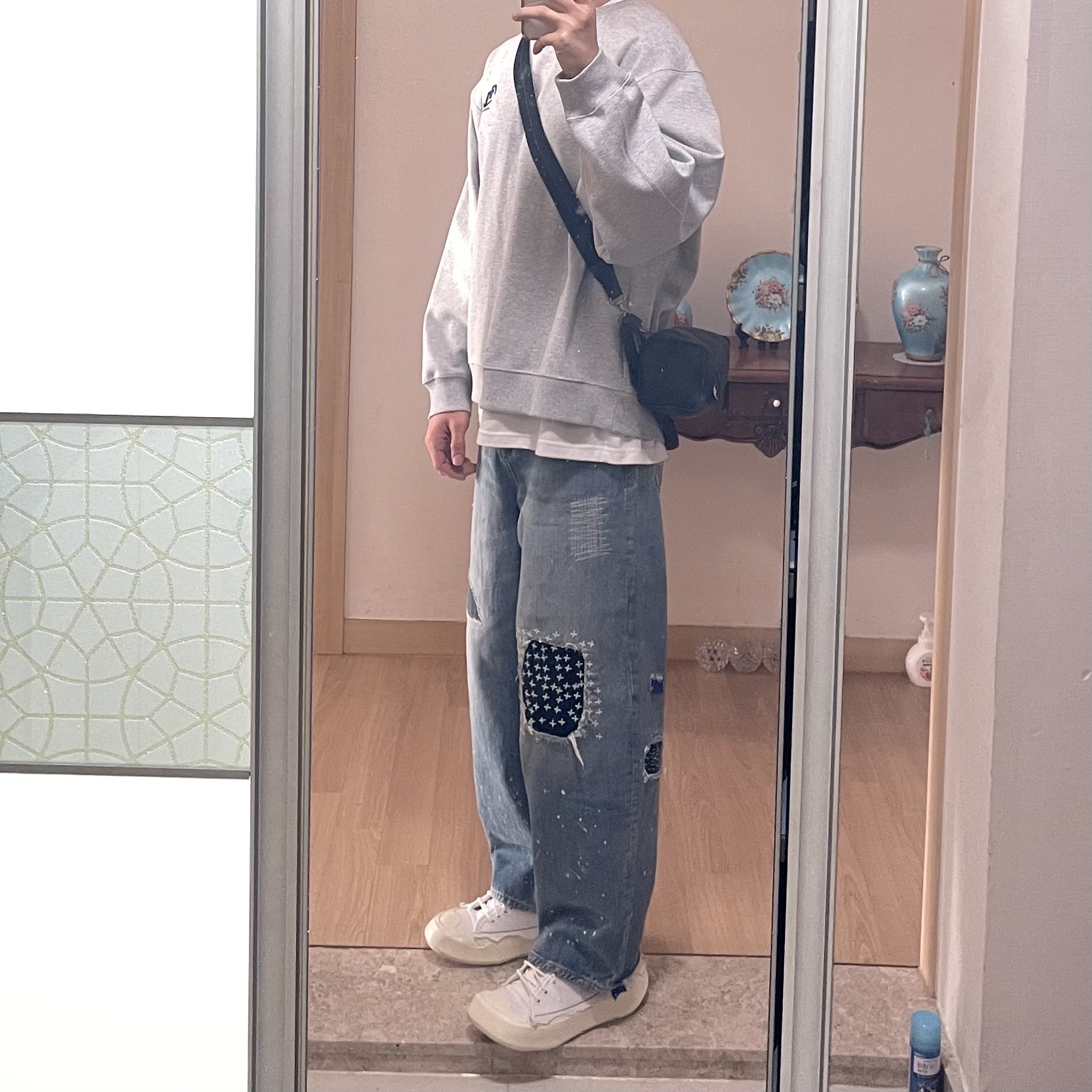 Zara x Ader Error Patchwork Jeans Blue, Ader Error x Zara Shoulder Bag Black 착용 스타일 - 1
