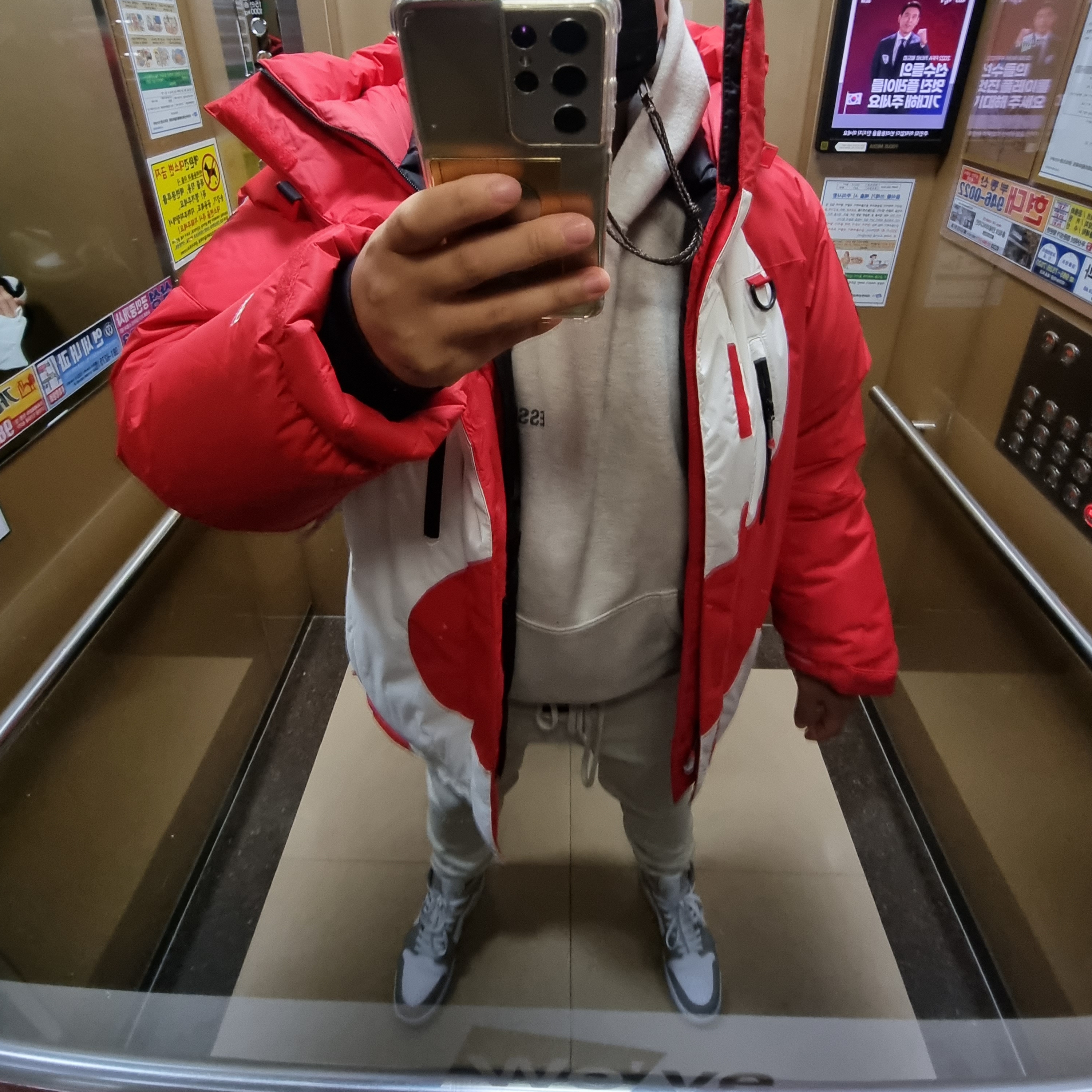 Jordan 1 Mid College Grey, Essentials The Core Collection Hoodie Light Oatmeal 착용 스타일 - 3