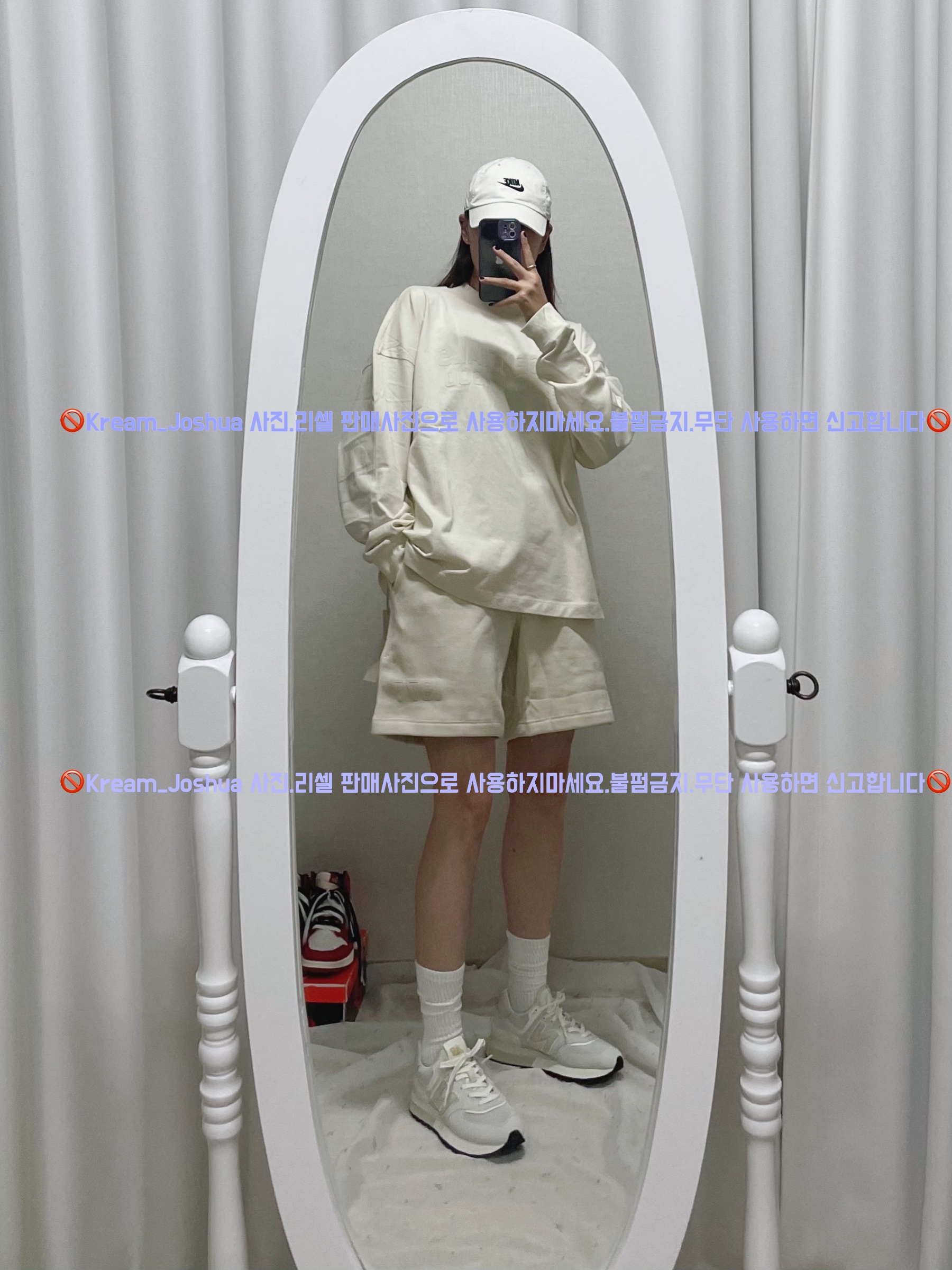 Essentials The Core Collection Crewneck Sweatshirt Light Oatmeal, (Kids) Essentials The Core Collection Sweatshorts Light Oatmeal 착용 스타일 - 3