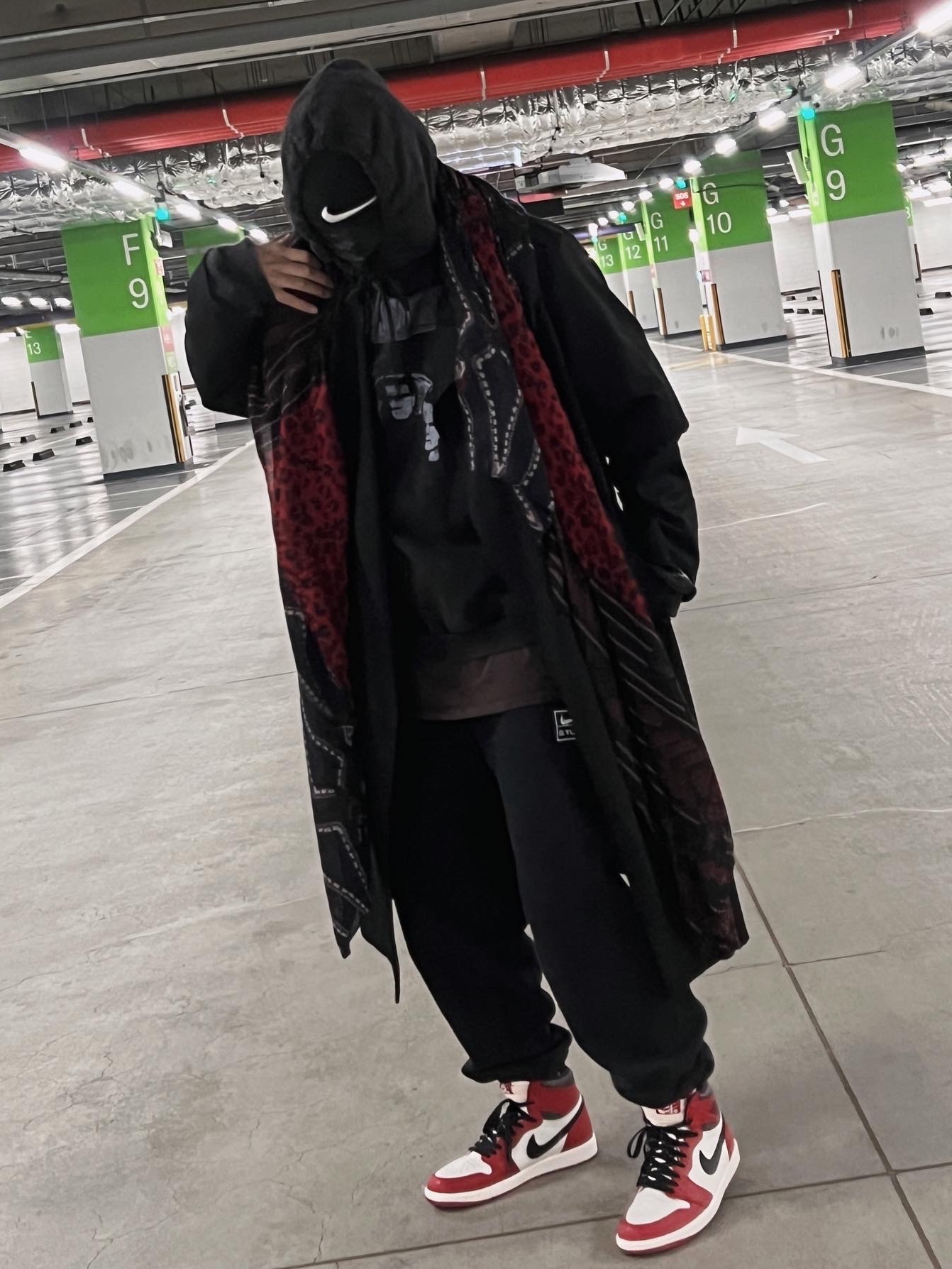 Nike x Stussy NRG Cuffed Beanie Black, Nike x Stussy NRG RA Washed Fleece Pants Black (DN4030-010) 착용 스타일 - 2