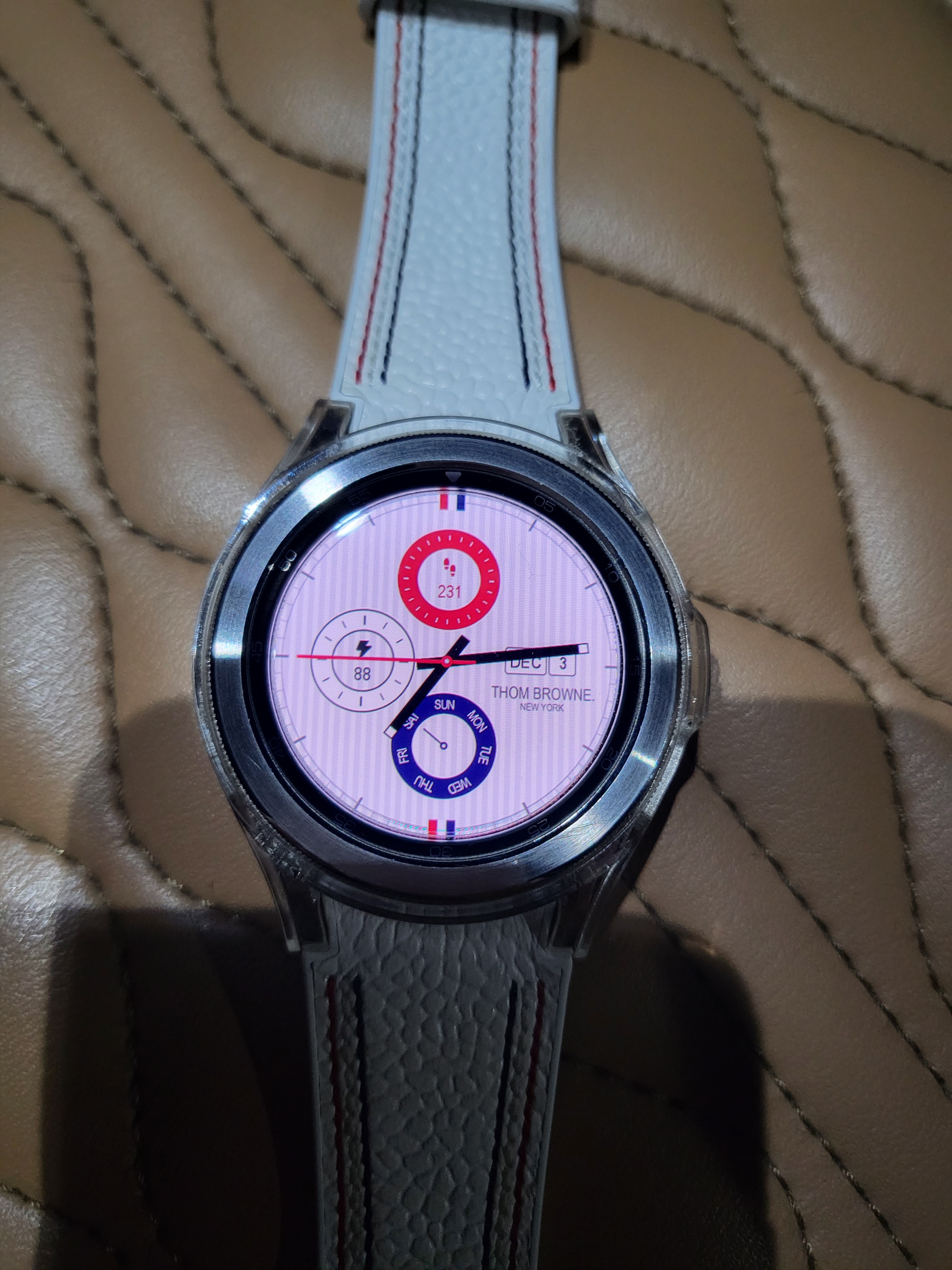 Samsung Galaxy Watch4 Classic Thom Browne Edition (Korean Ver.) 착용 스타일