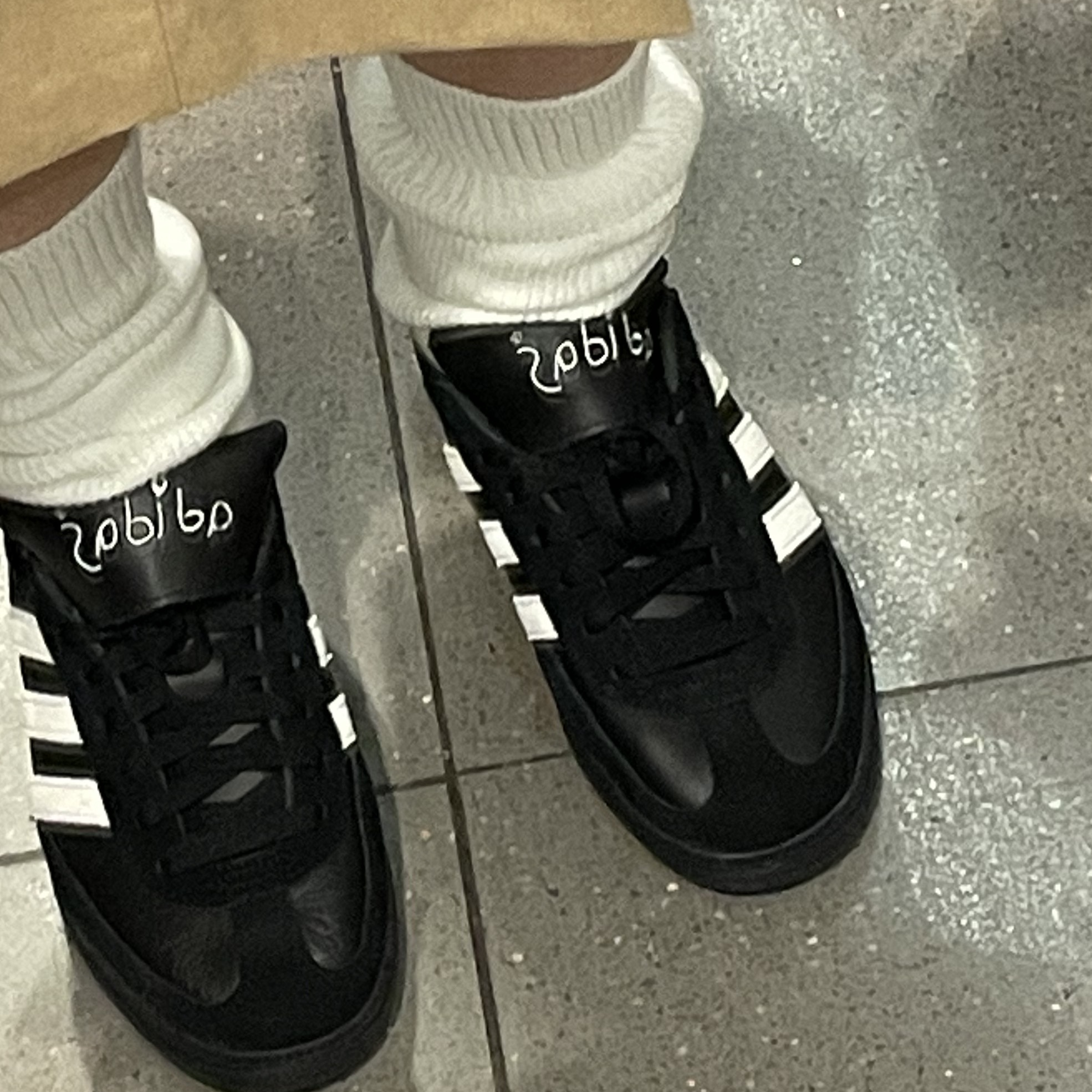 Adidas Spezial Handball Core Black Cloud White 착용 스타일 - 1