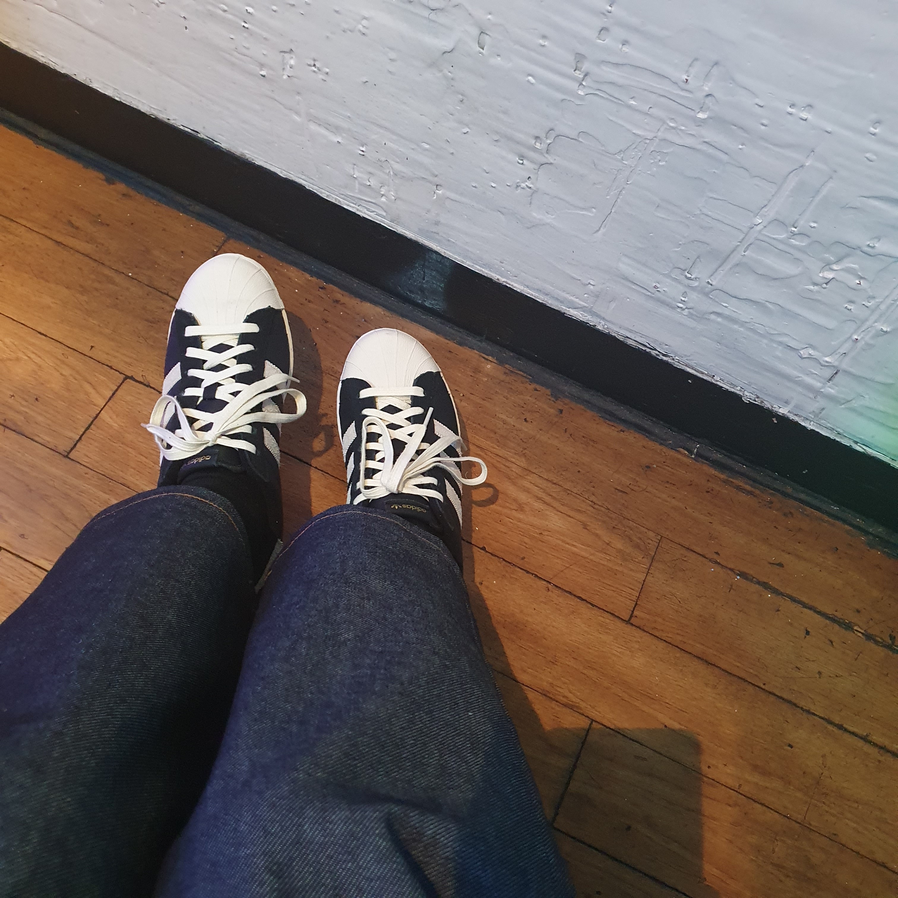 Adidas Superstar 82 Black White 착용 스타일 - 4