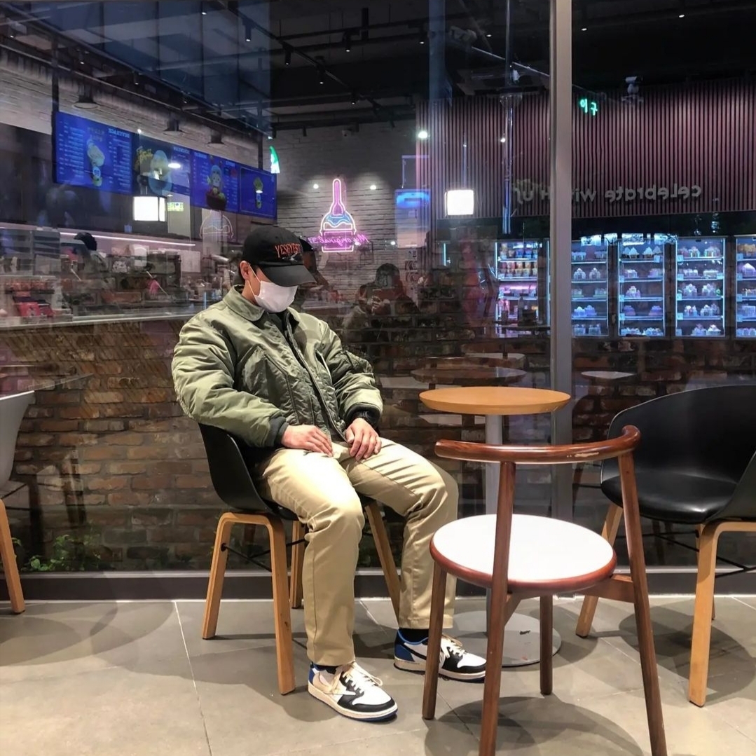 Jordan 1 x Travis Scott x Fragment Retro Low OG SP Military Blue 착용 스타일