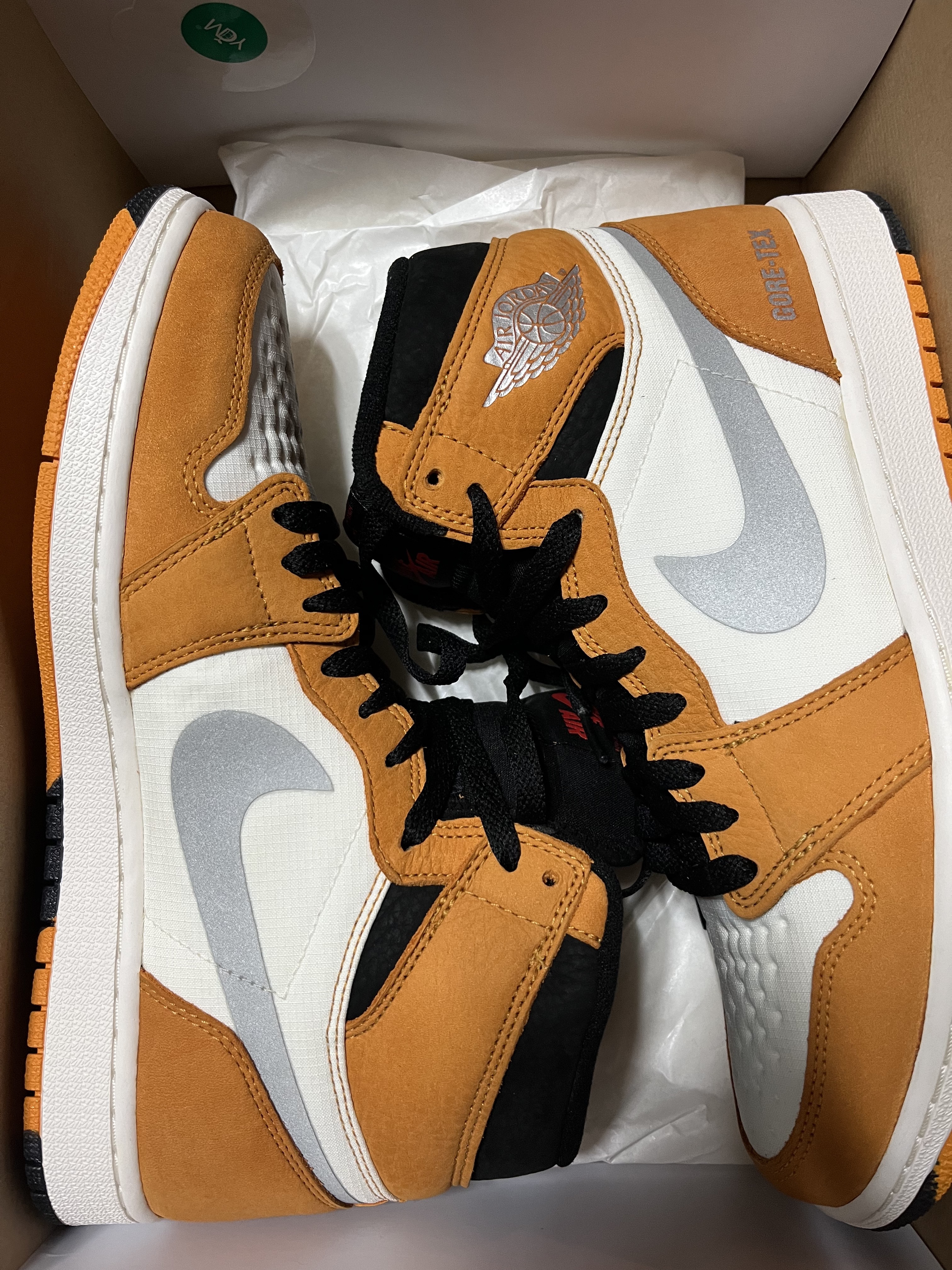 Nike x Off-White NRG Pants Black, Jordan 1 Element Gore-Tex Light Curry 착용 스타일 - 2