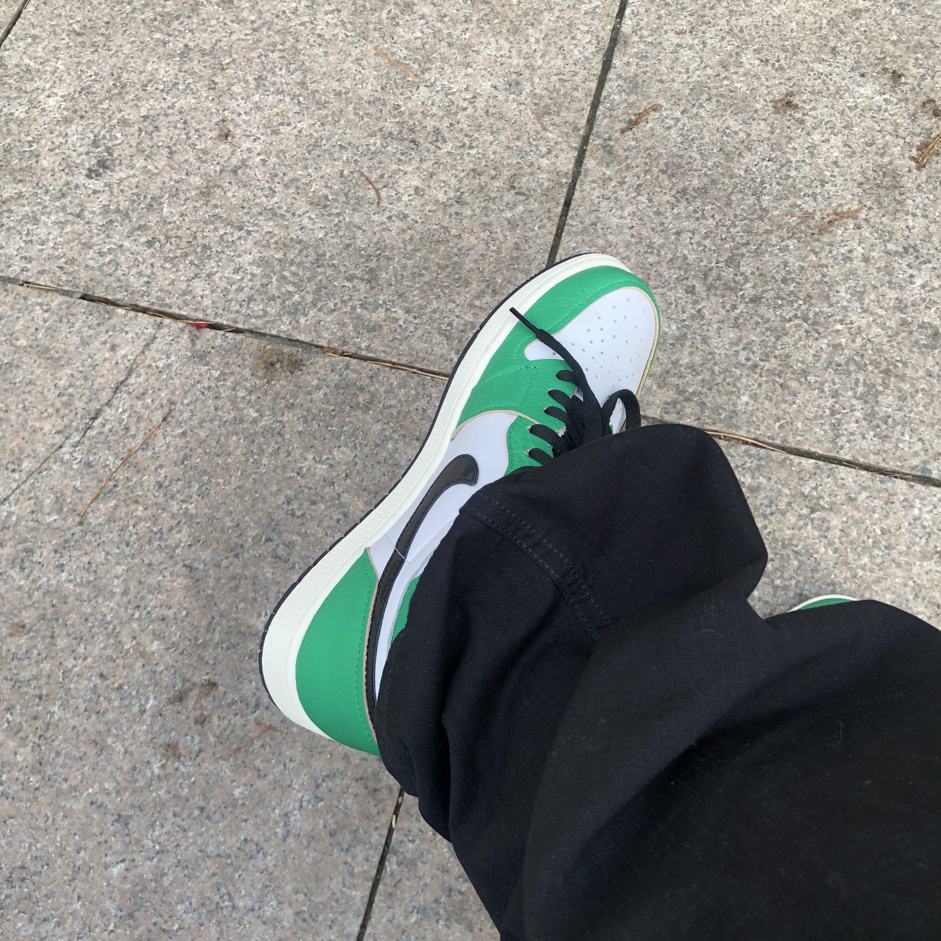(W) Jordan 1 Retro High OG Lucky Green 착용 스타일 - 1