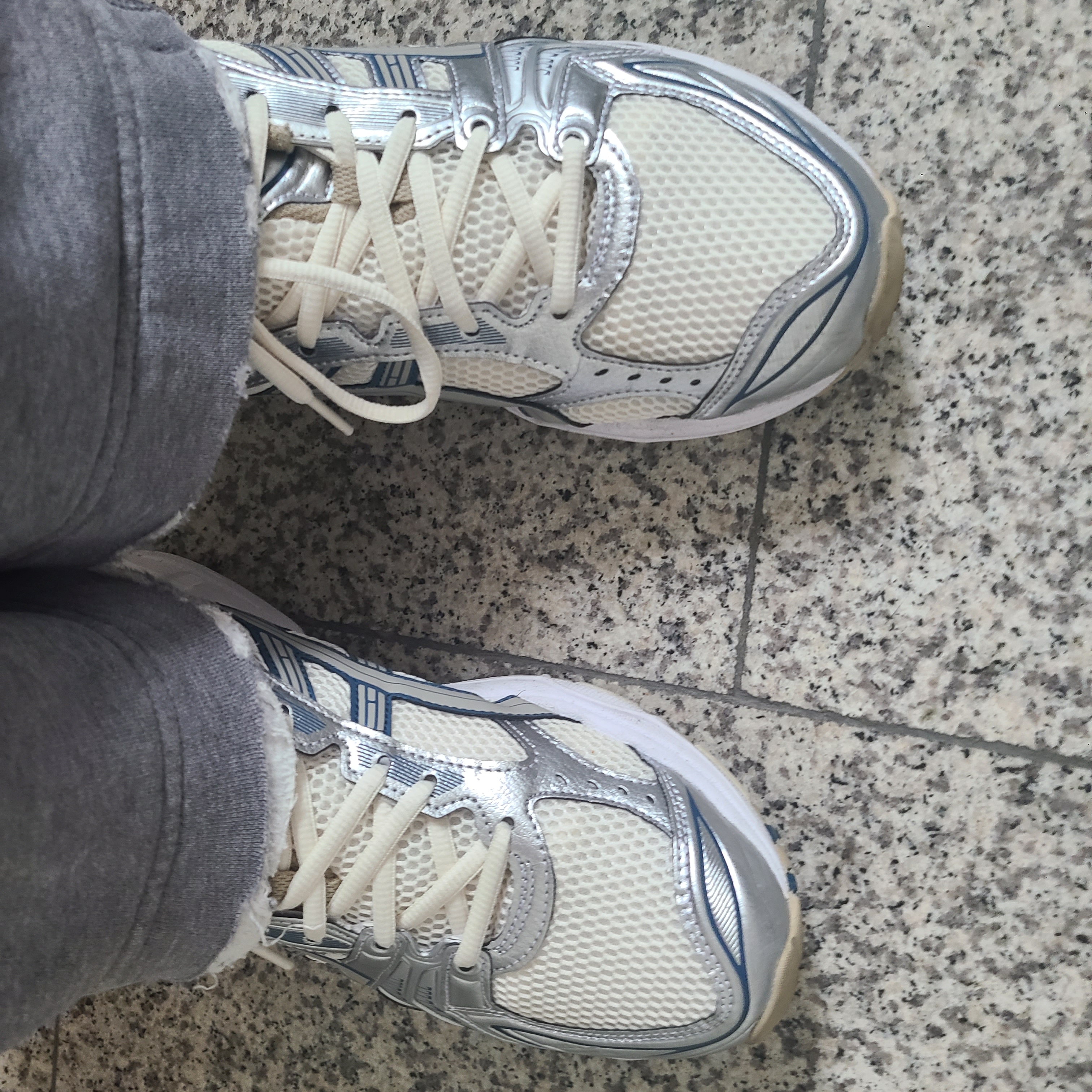 Asics Gel-Kayano 14 Cream Pure Silver 착용 스타일