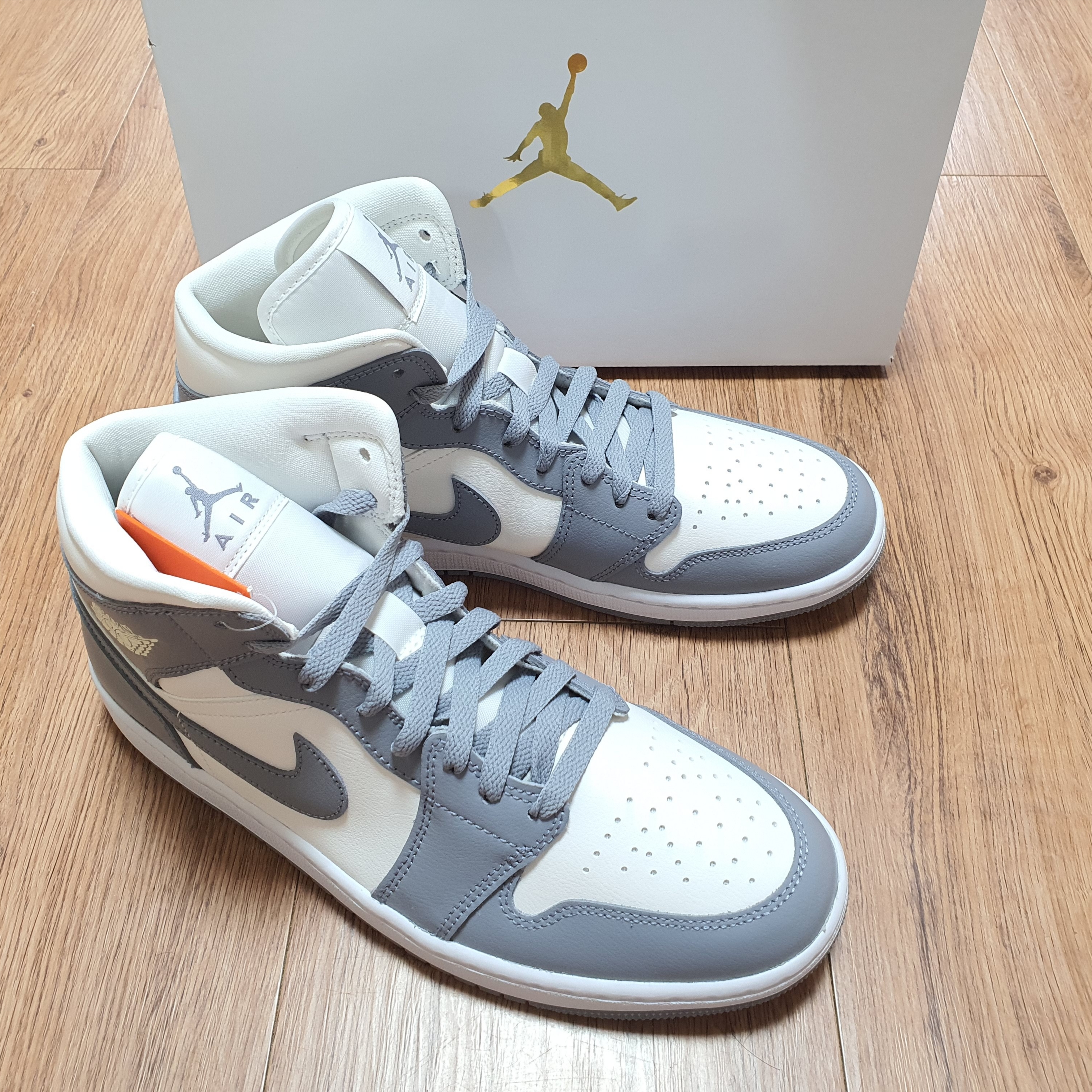 (W) Jordan 1 Mid Sail Stealth 착용 스타일 - 1
