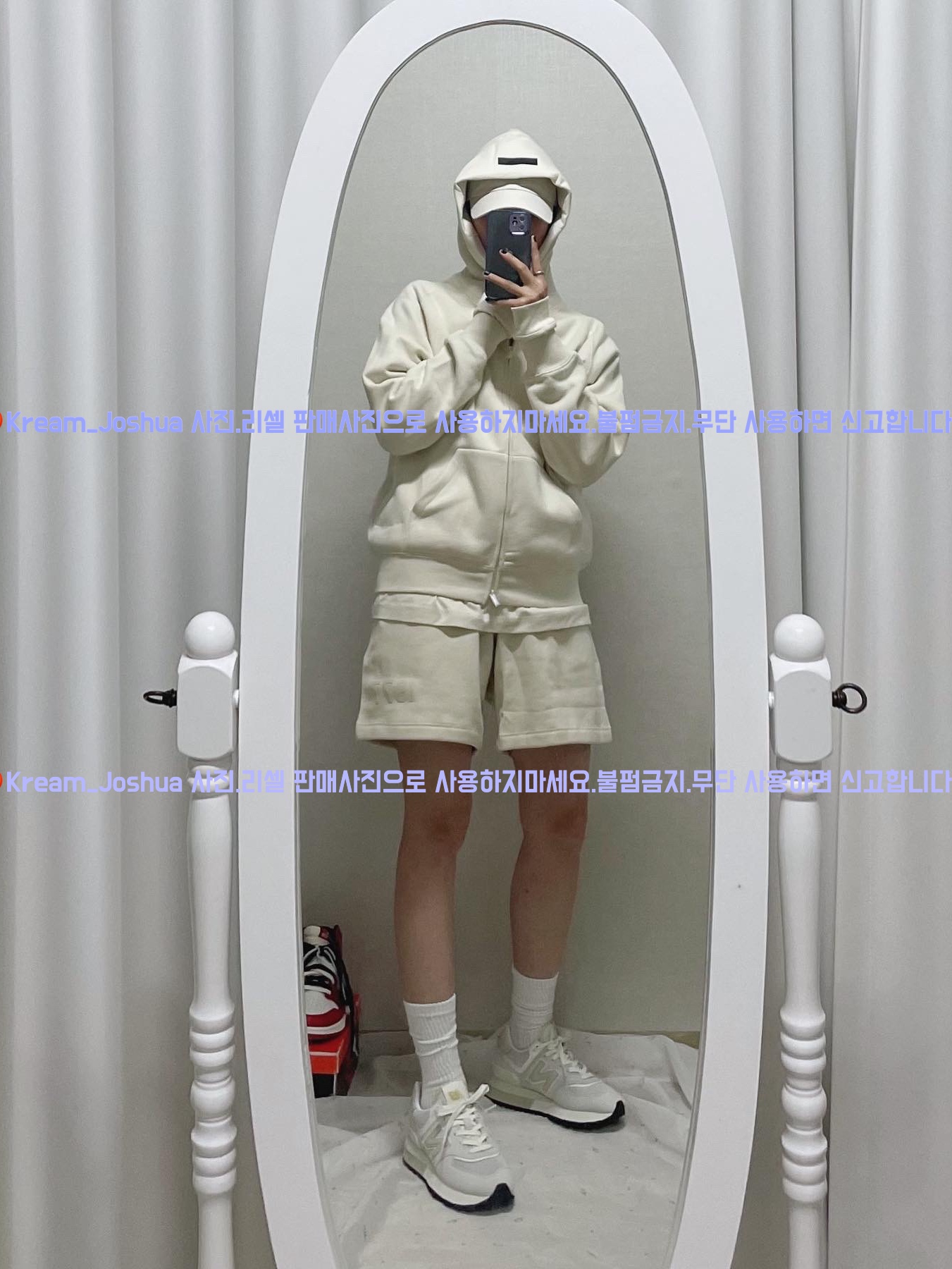 Essentials The Core Collection Crewneck Sweatshirt Light Oatmeal, (Kids) Essentials The Core Collection Sweatshorts Light Oatmeal 착용 스타일 - 4