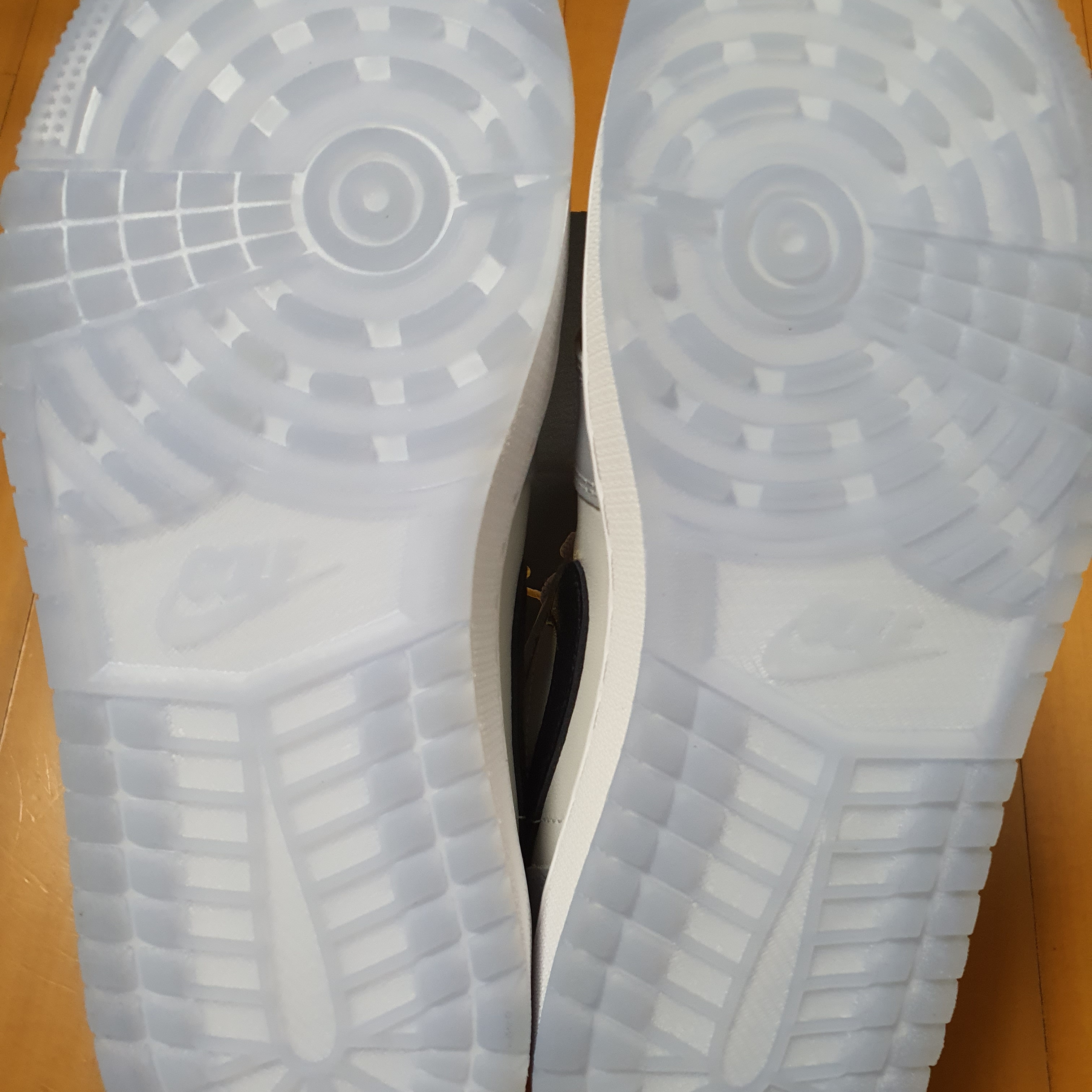 Jordan 1 Low Golf Wolf Grey 착용 스타일 - 3
