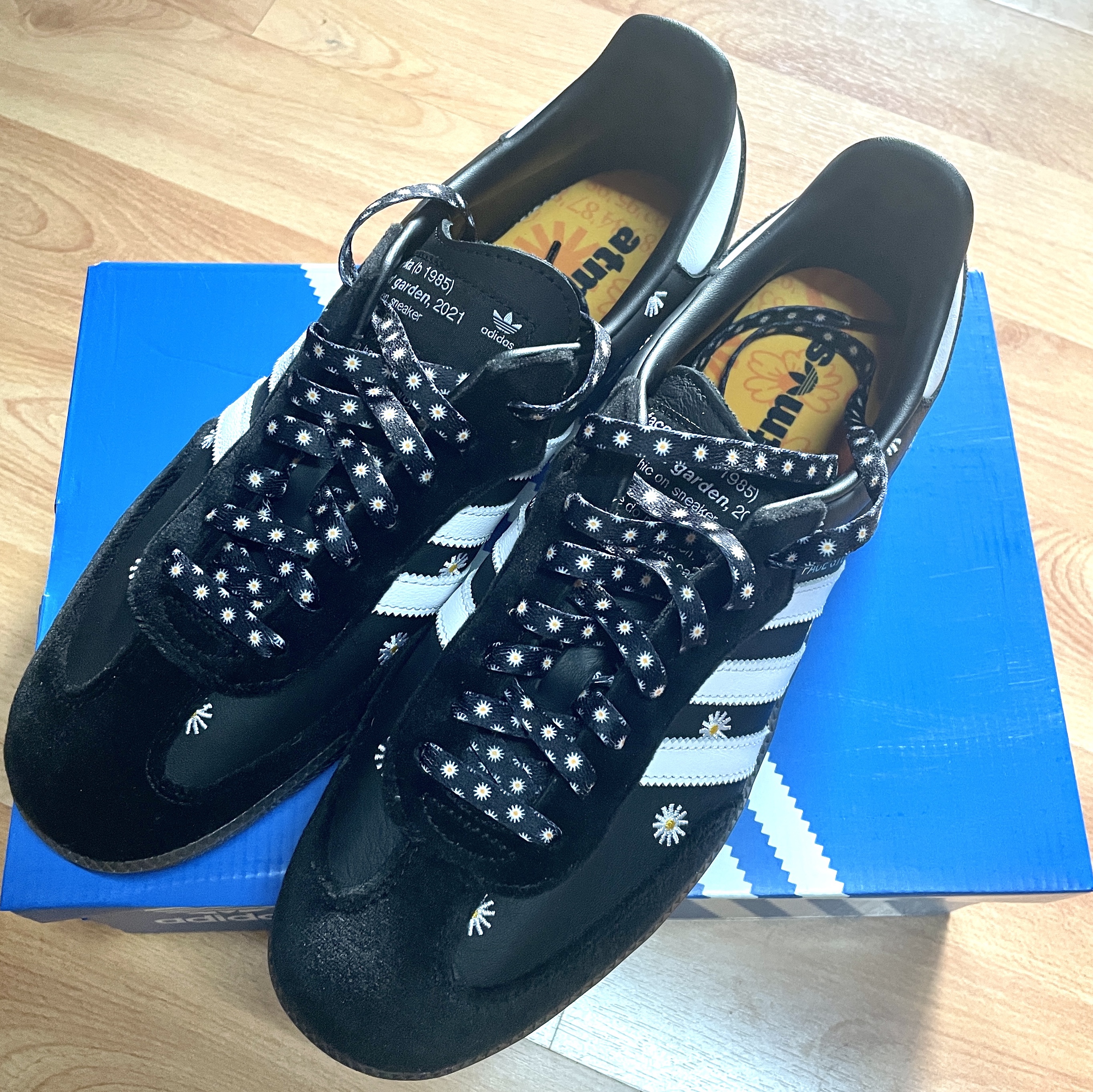 Adidas x Atmos x Face Samba OG Core Black 착용 스타일 - 2