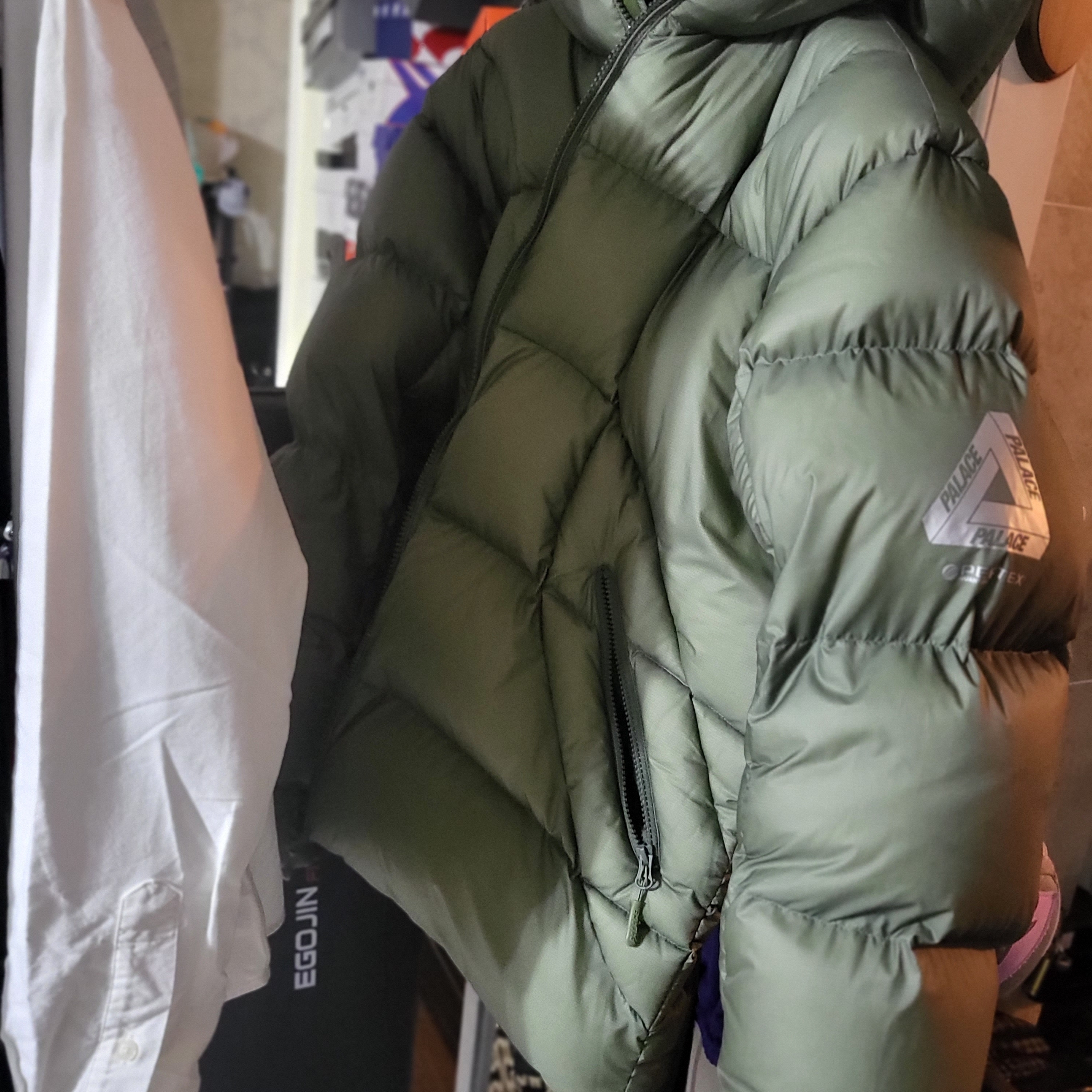 Palace Pertex Frost Balaclava Puffa Olive - 22FW 착용 스타일