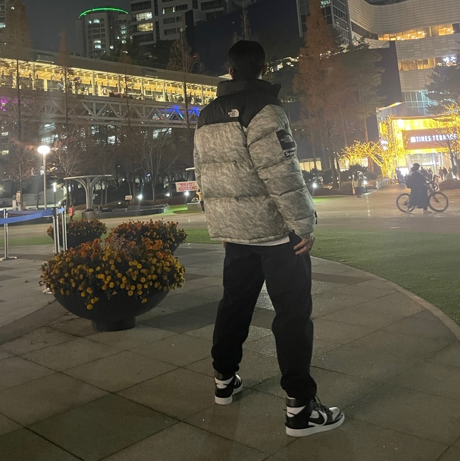 Supreme x The North Face Paper Print Nuptse Jacket - 19FW, Nike x Stussy NRG ZR Fleece Crewneck Black - US/EU 착용 스타일 - 2