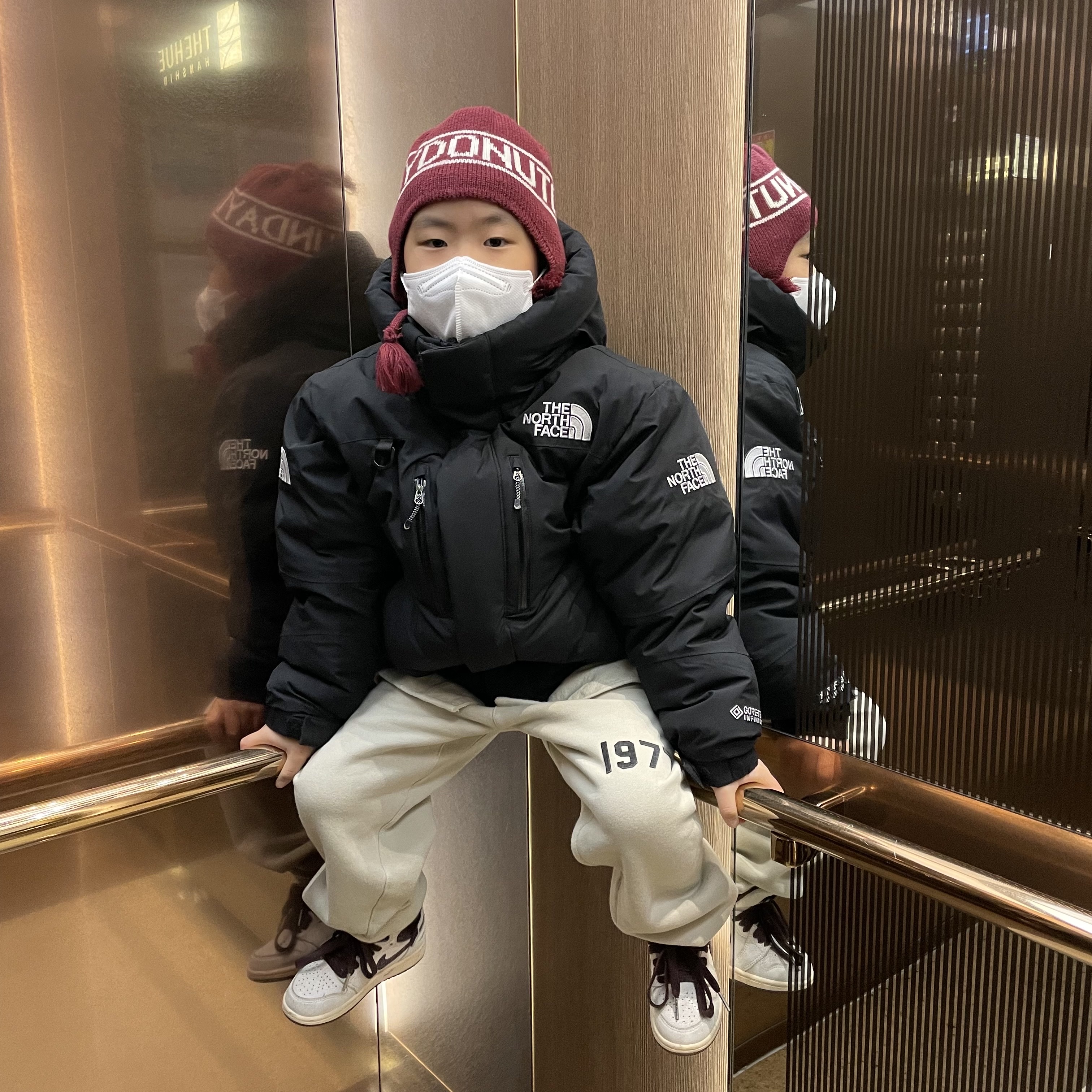 (Kids) Essentials 1977 Sweatpants Wheat - 22SS 착용 스타일