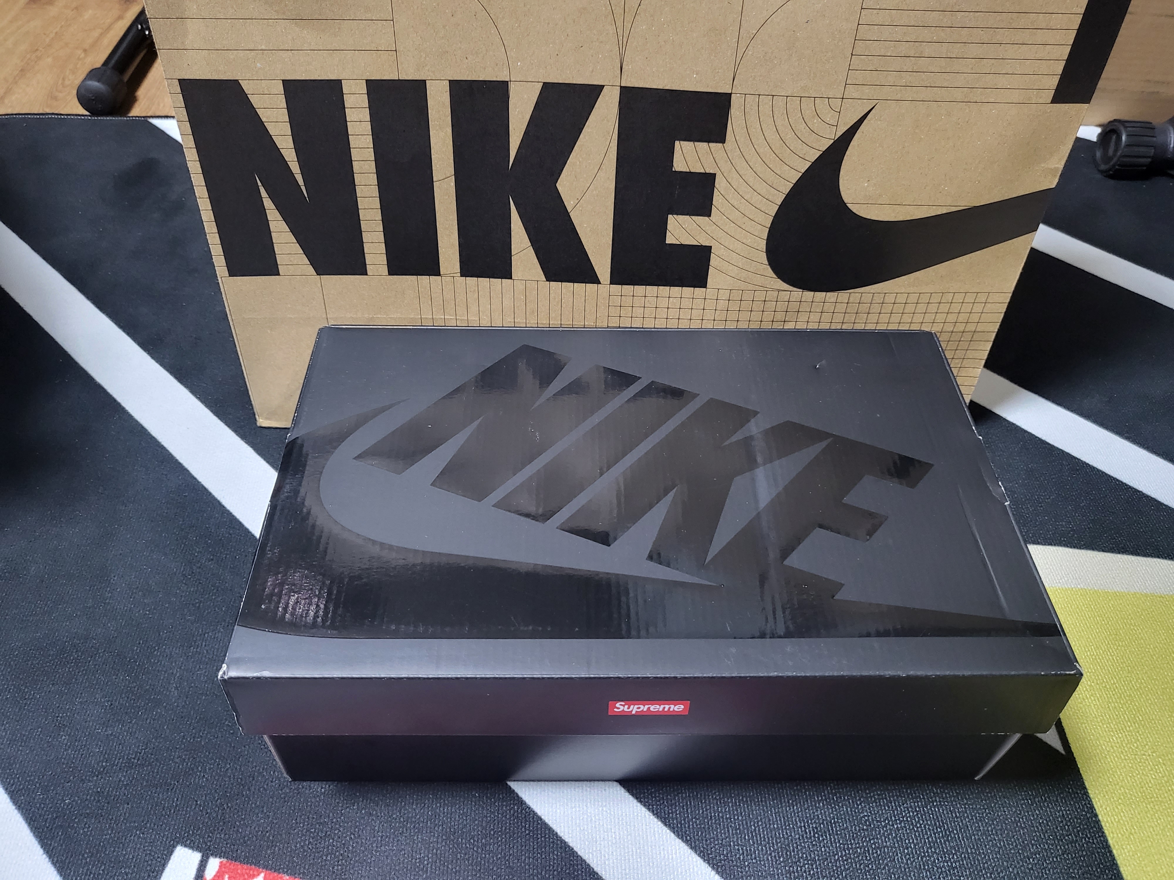 Nike x Supreme Air Force 1 Low White 착용 스타일 - 1
