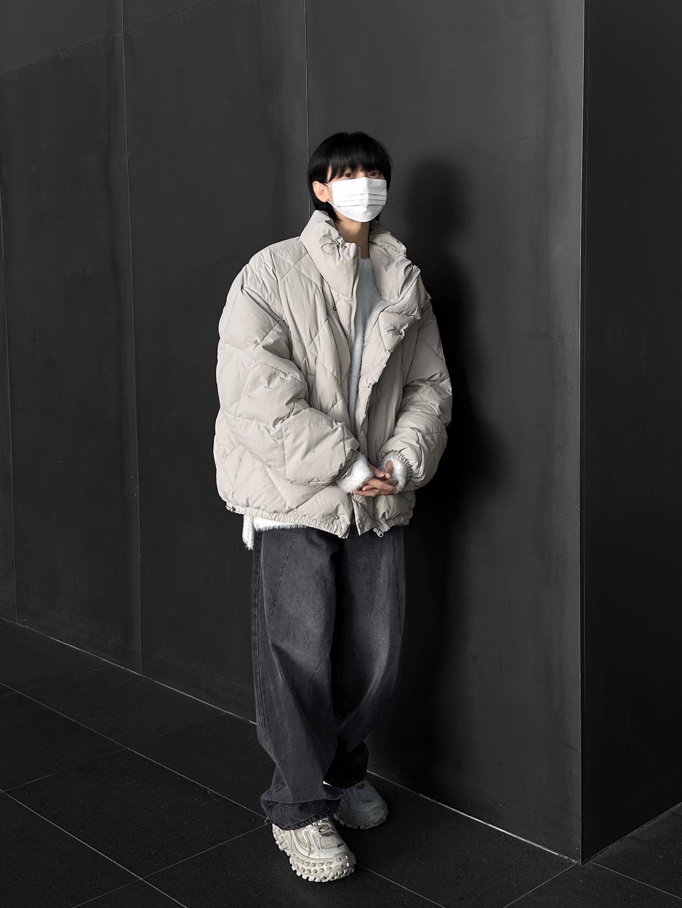 Balenciaga Defender Sneakers Beige 착용 스타일 - 1