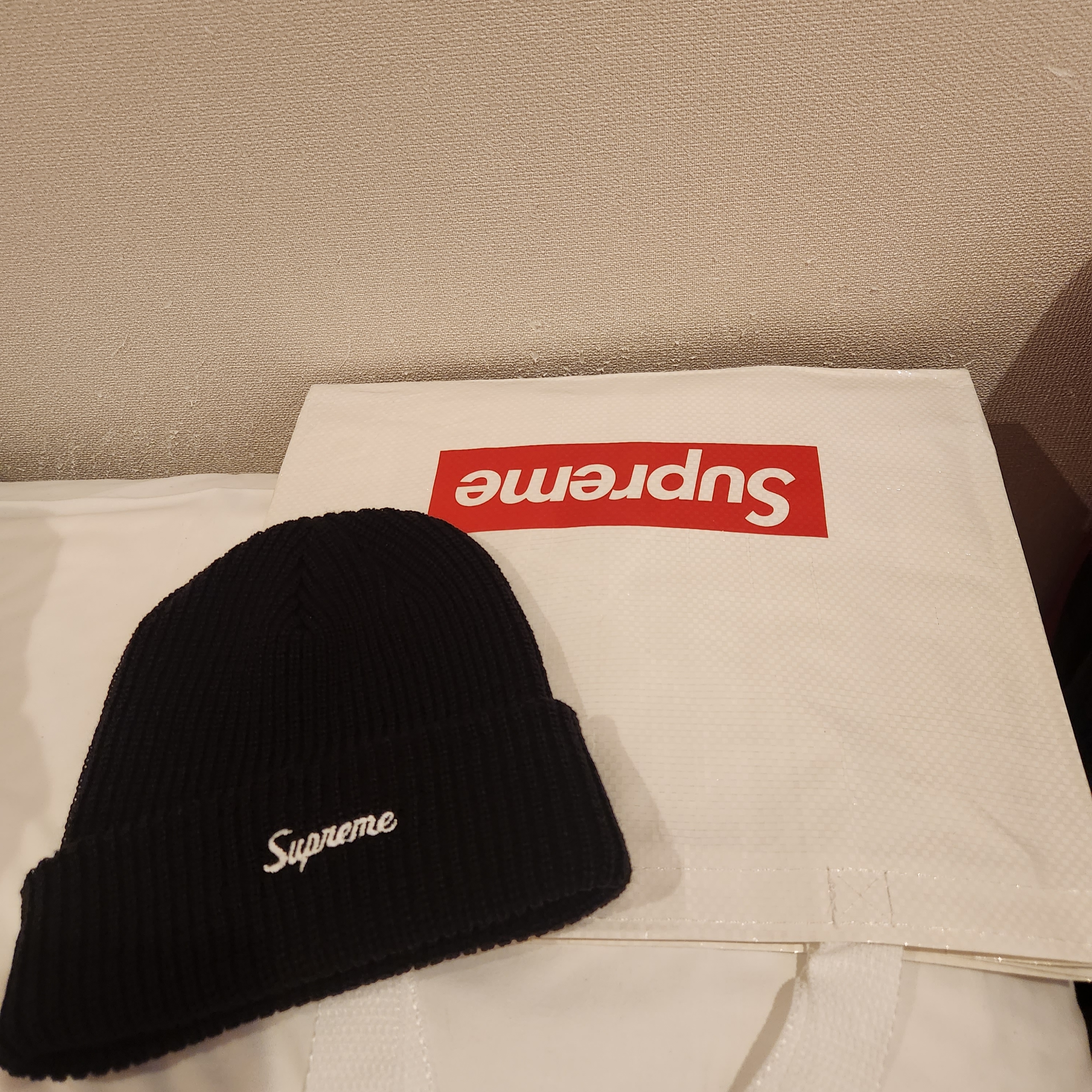 Supreme Loose Gauge Beanie Black 착용 스타일