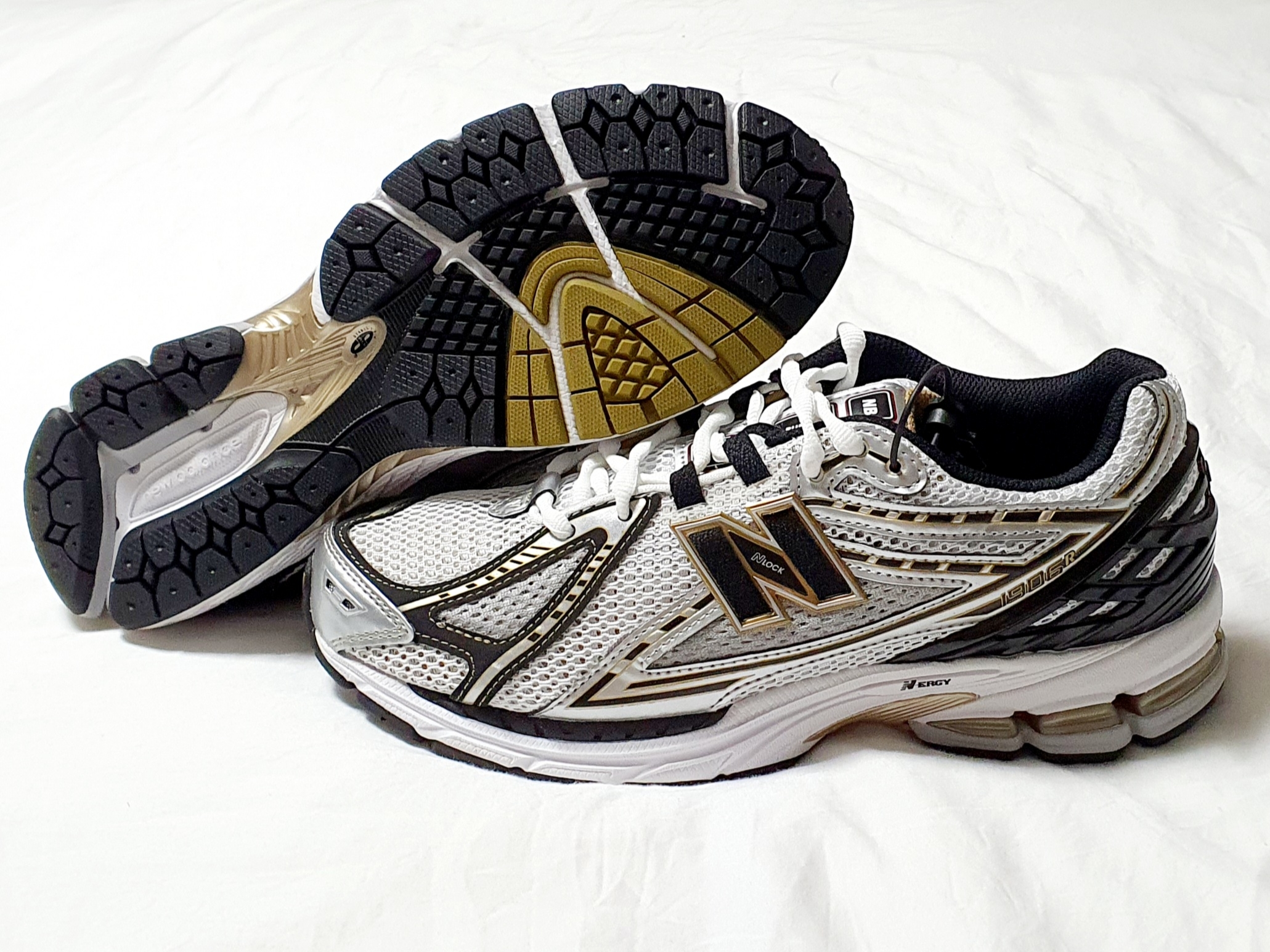 New Balance 1906R White Gold 착용 스타일 - 2