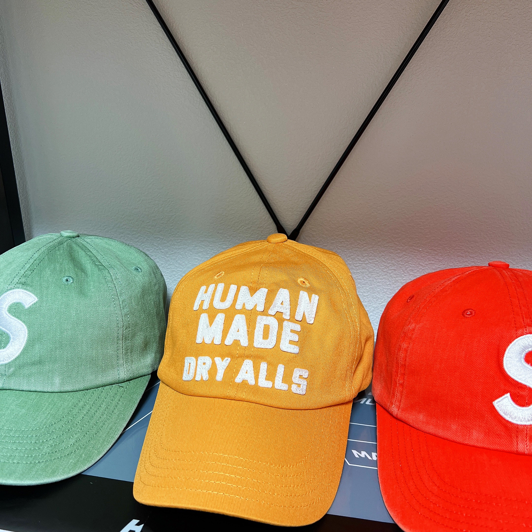 Supreme Pigment Print S Logo 6-Panel Orange - 22FW, Supreme Pigment Print S Logo 6-Panel Light Sage - 22FW 착용 스타일 - 1