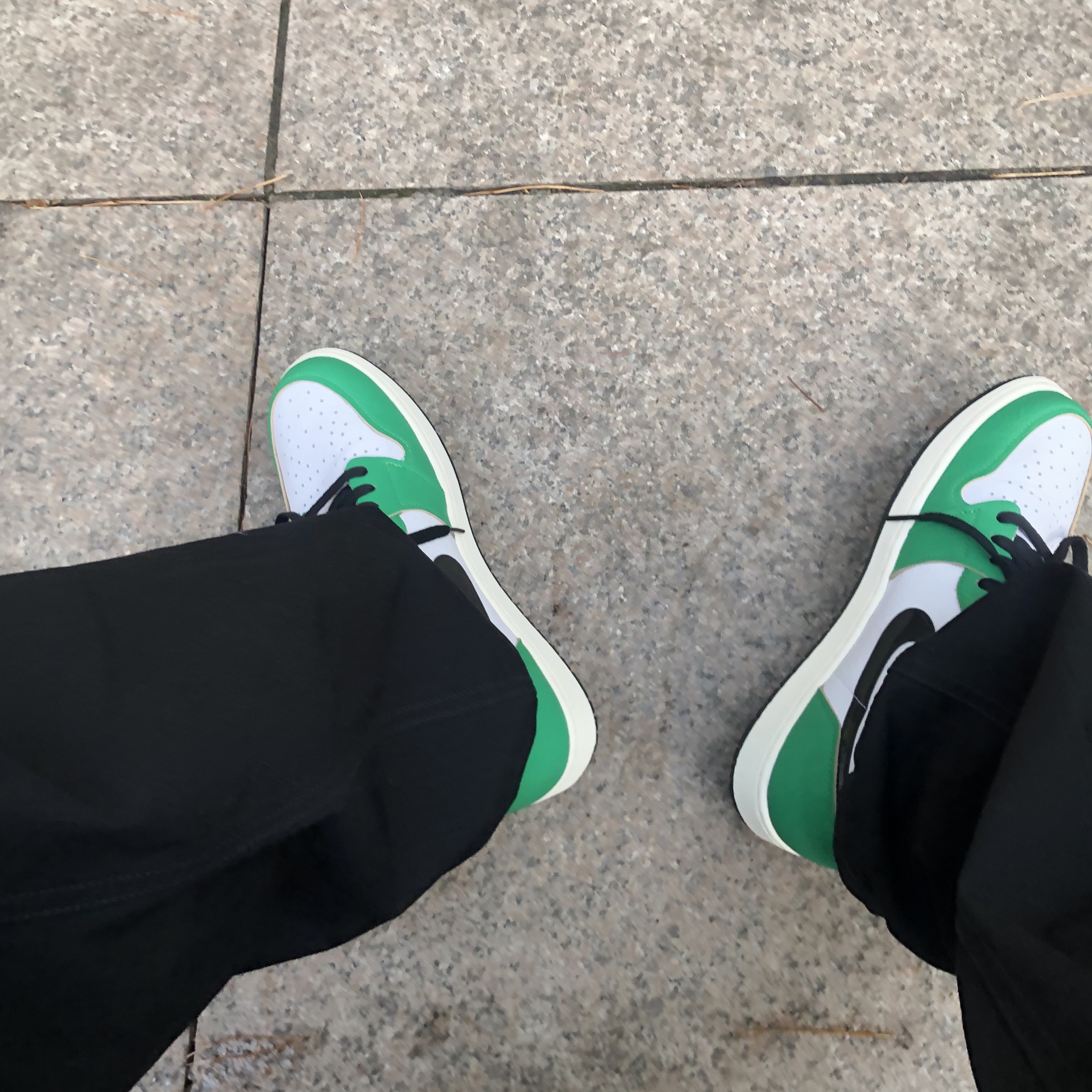 (W) Jordan 1 Retro High OG Lucky Green 착용 스타일 - 2