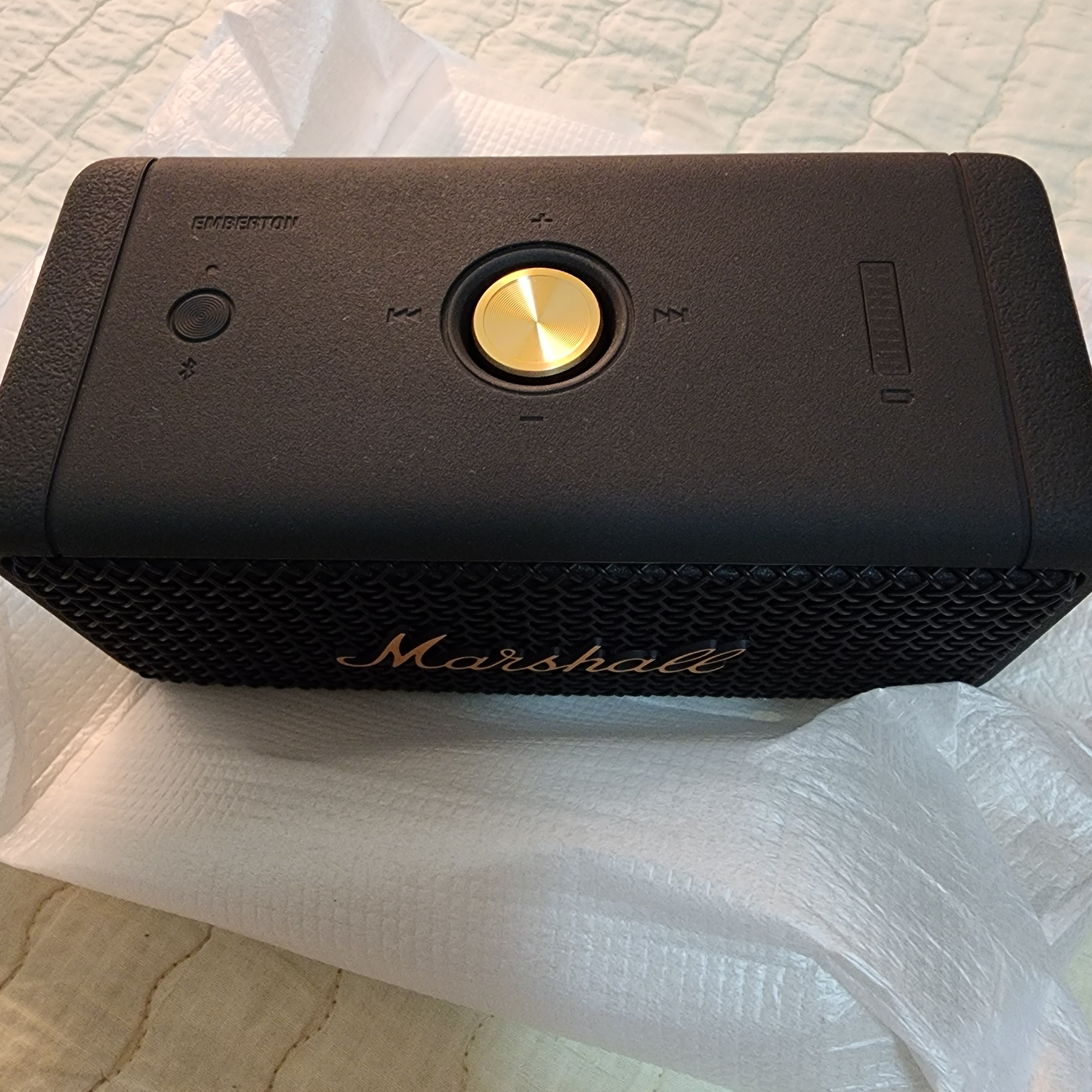 Marshall Emberton Black & Brass (Korean Ver.) 착용 스타일 - 3
