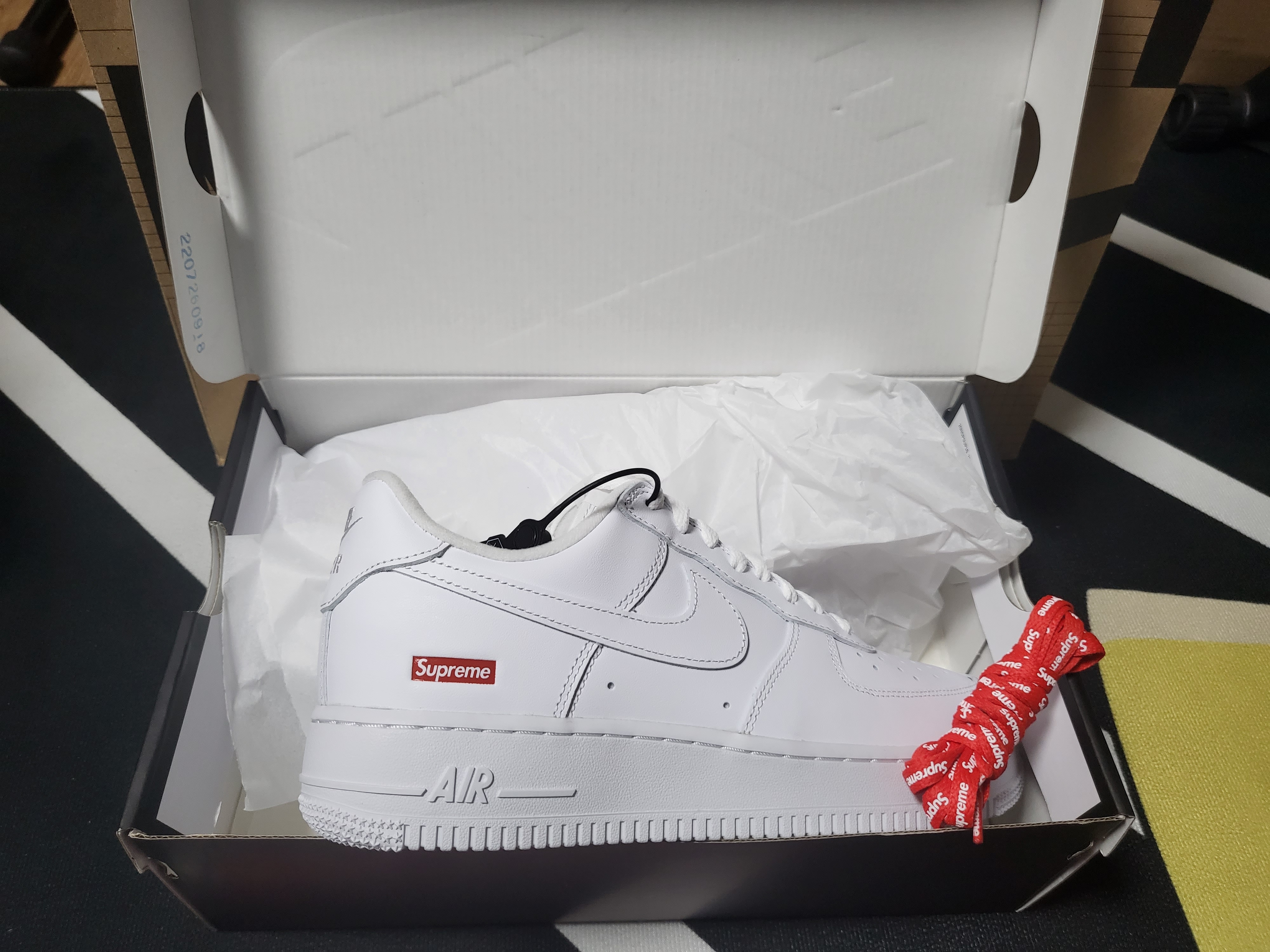 Nike x Supreme Air Force 1 Low White 착용 스타일 - 2