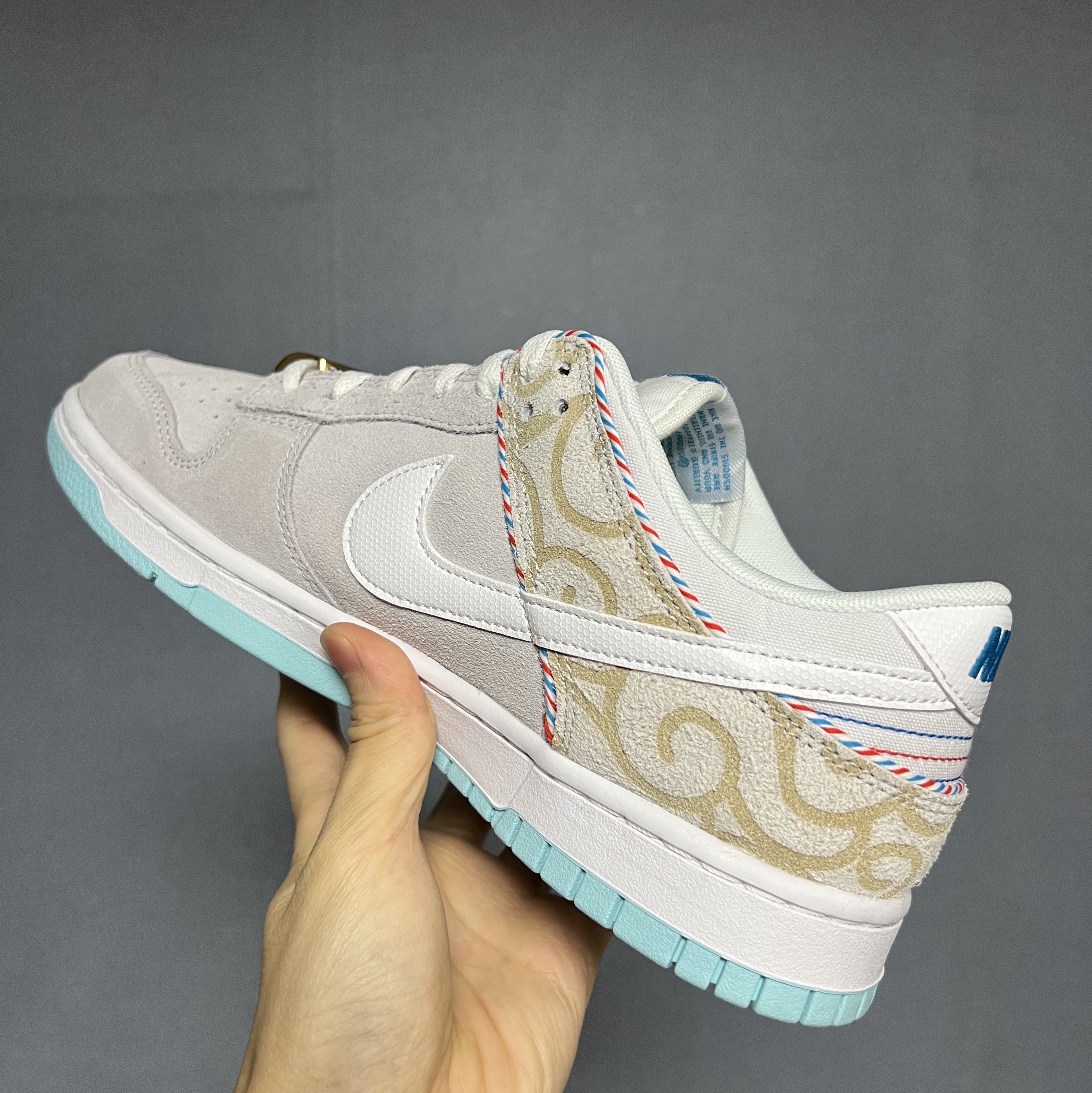 Nike Dunk Low Retro SE Barber Shop Grey 착용 스타일 - 2