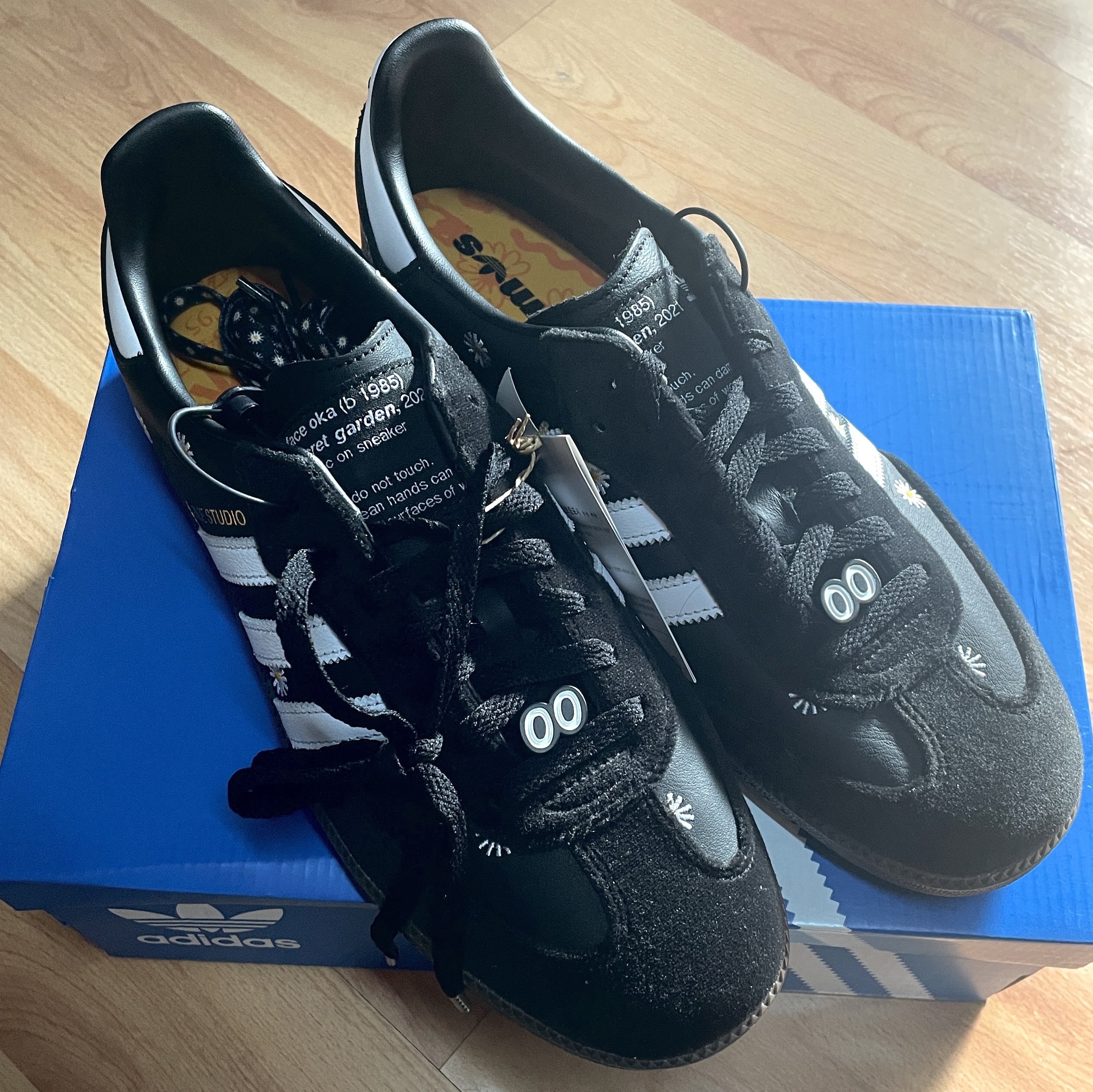 Adidas x Atmos x Face Samba OG Core Black 착용 스타일 - 1