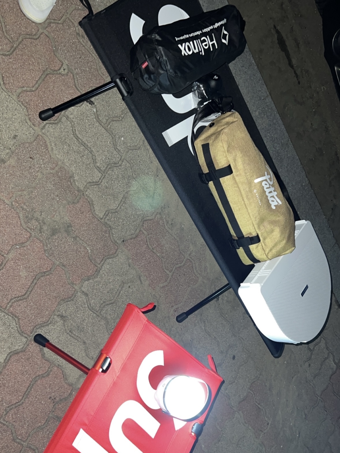 Helinox x Patta Chair 2 & Personal Shade, Helinox x Nike SNKRS 4th Anniversary Side Table M 착용 스타일 - 3