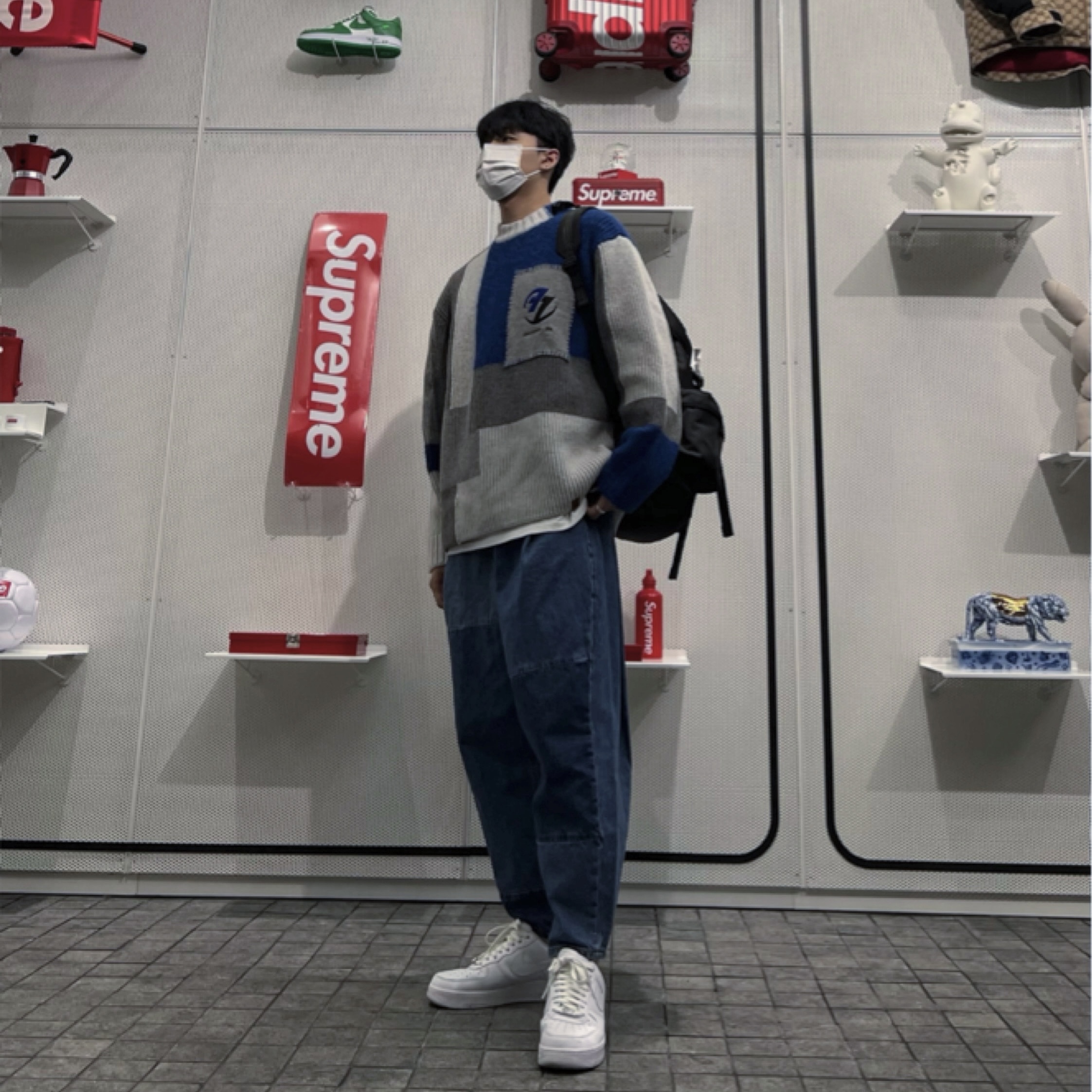 Zara x Ader Error Patchwork Oversize Knit Sweater Multicolor, Zara x Ader Error Barrel Leg Jeans Blue 착용 스타일 - 2