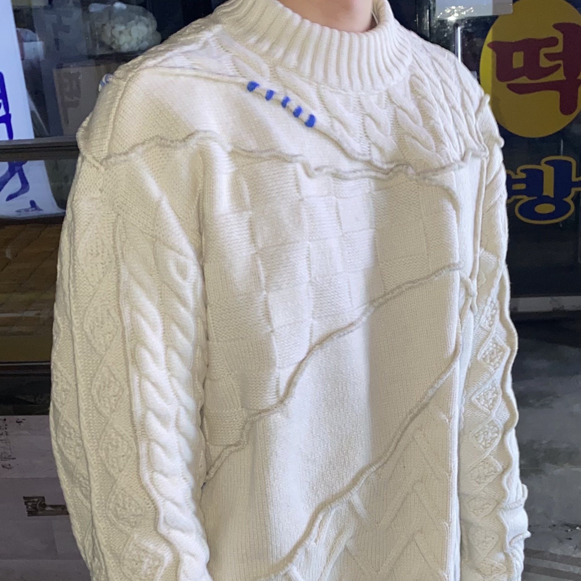 Zara x Ader Error Patchwork Oversize Knit Sweater Cream, Ader Error Petri Jeans Blue 착용 스타일 - 2