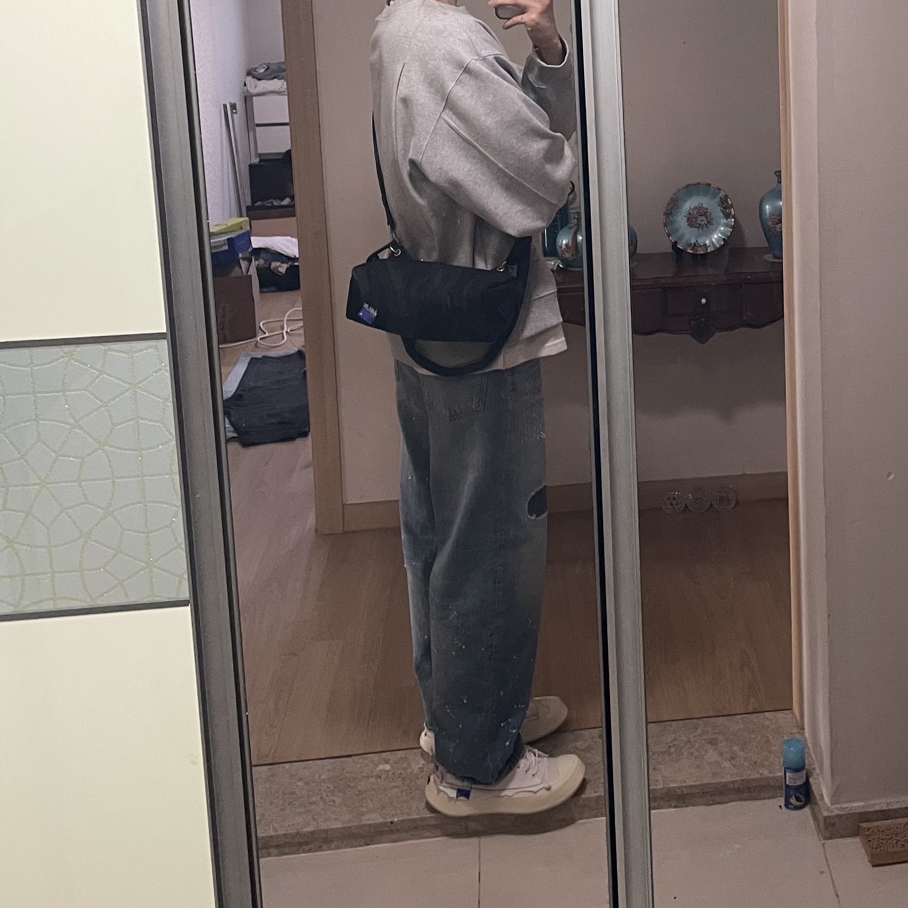 Zara x Ader Error Patchwork Jeans Blue, Ader Error x Zara Shoulder Bag Black 착용 스타일 - 2