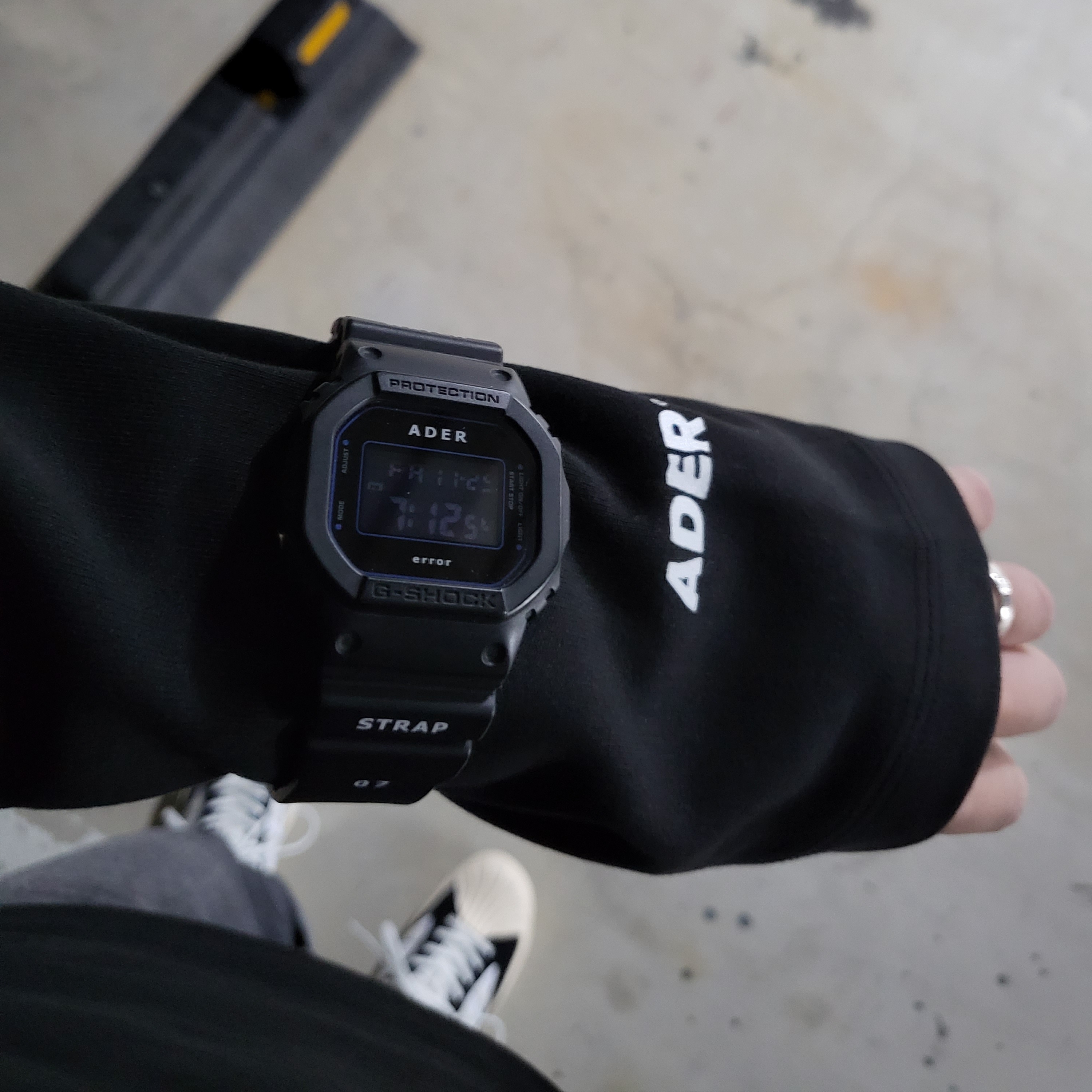 Casio G-Shock x Ader Error DW-5600ADER-1, Y-3 Yohji Star Cloud White Bold Blue 착용 스타일 - 1