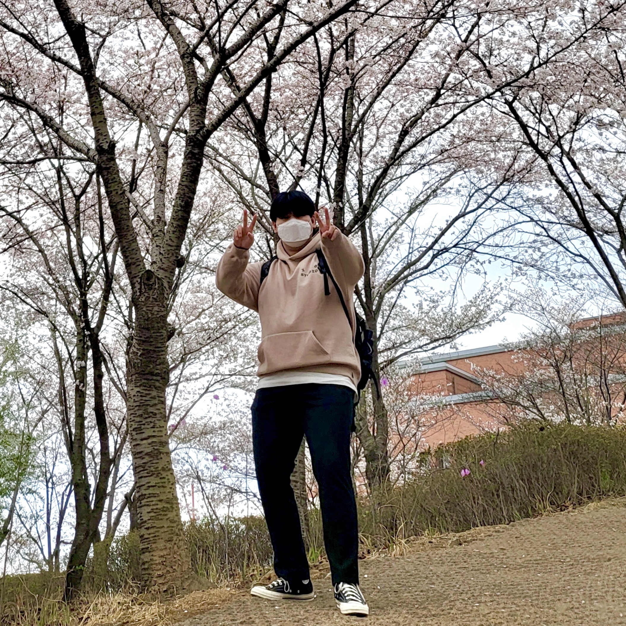 IAB Studio Hoodie Sand - 19FW, Converse Chuck 70 Hi Black 착용 스타일