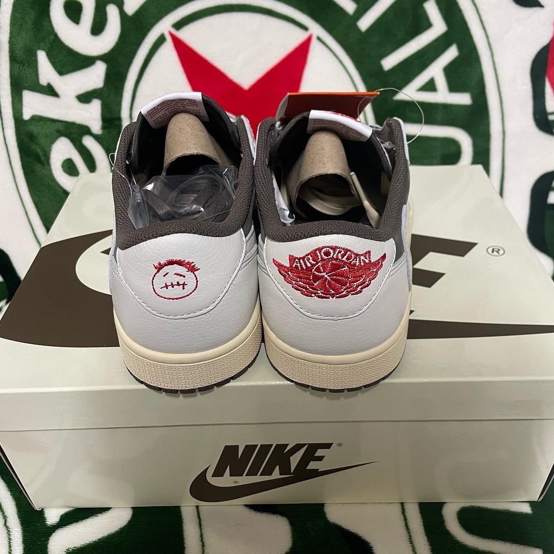 Jordan 1 x Travis Scott Retro Low OG SP Sail and Ridgerock 착용 스타일 - 5