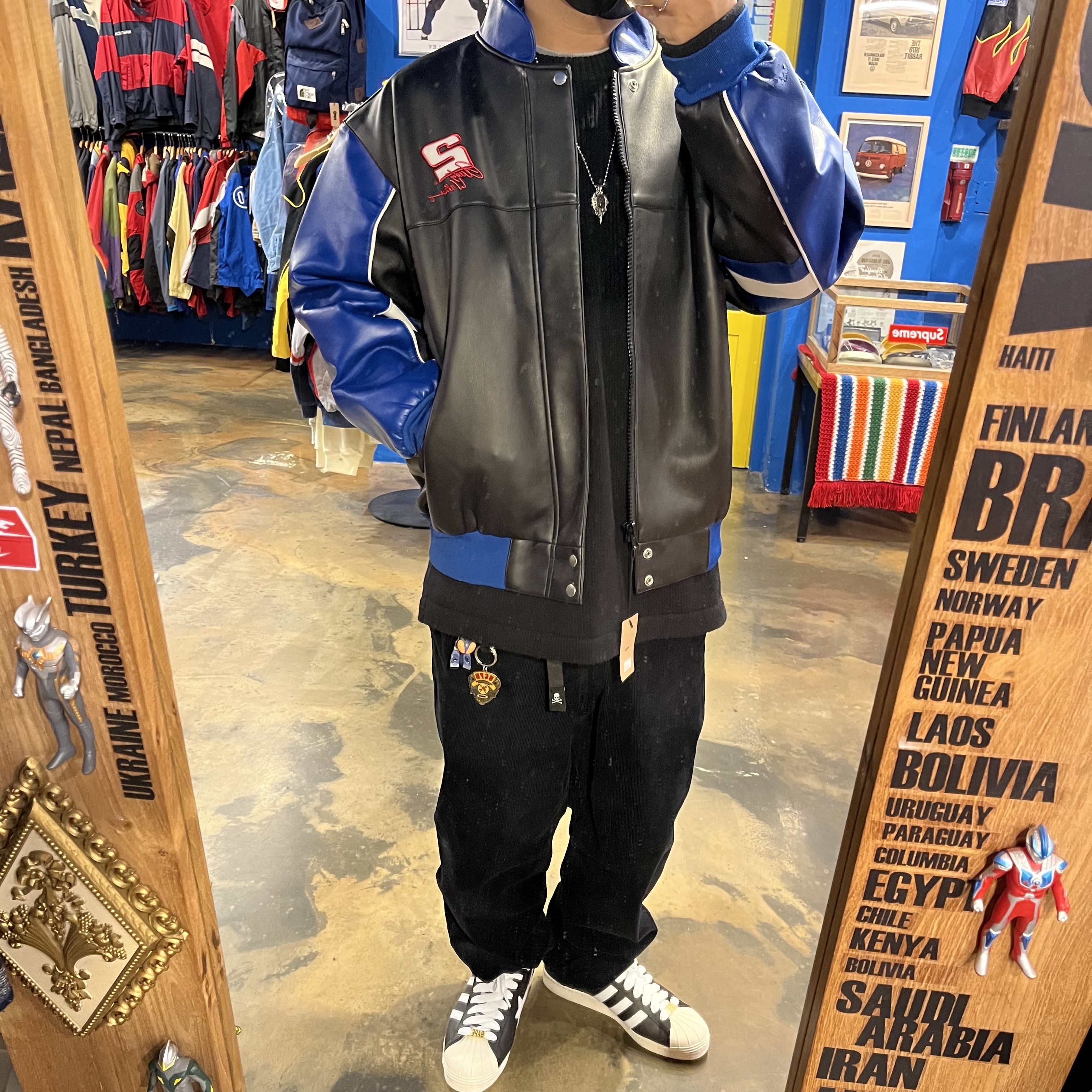 Adidas x BAPE Superstar 80s Core Black Off White, Supreme x Comme des Garcons Junya Watanabe Man Bug Keychain Purple Camo - 21FW 착용 스타일 - 1