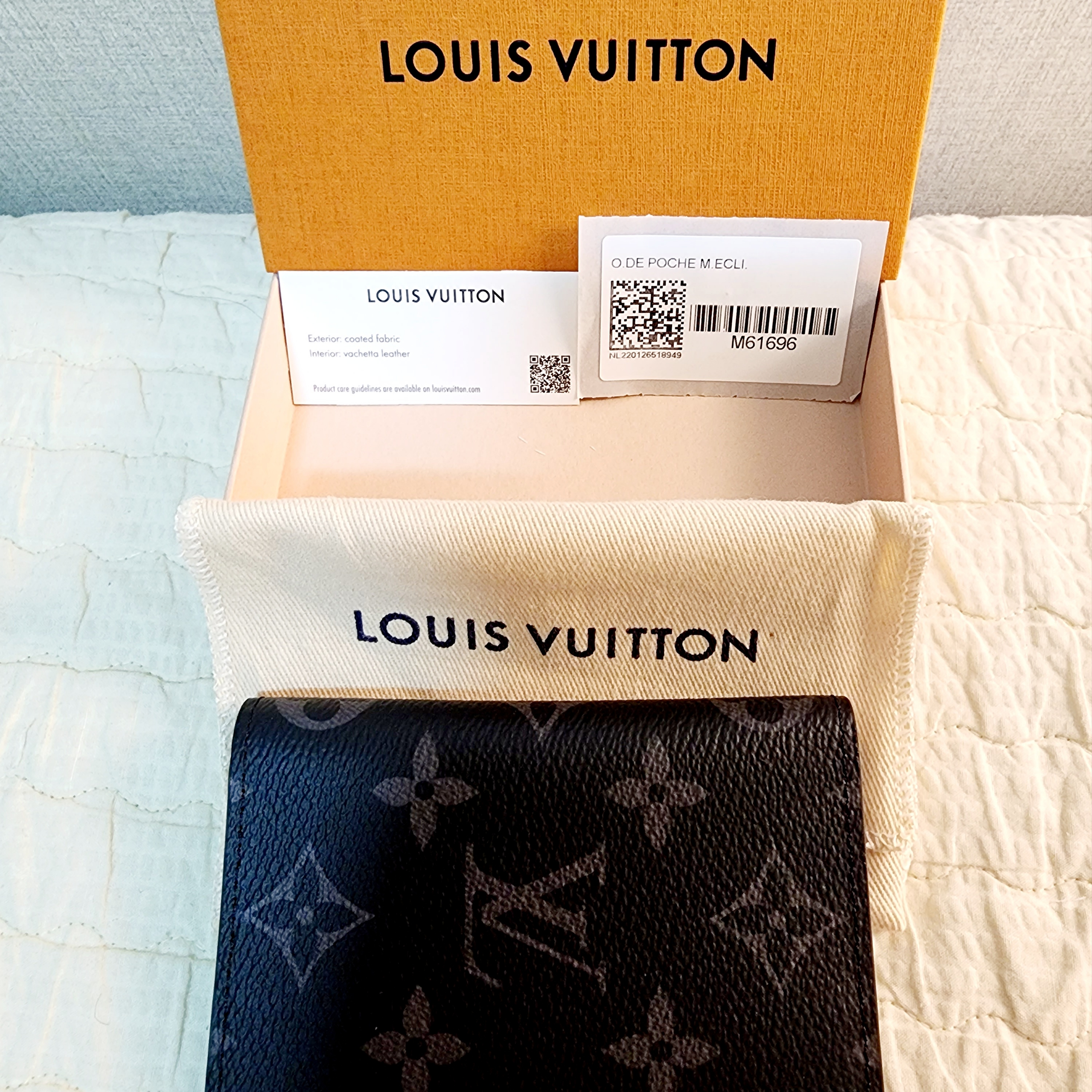 Louis Vuitton Pocket Organizer Monogram Eclipse 착용 스타일 - 2