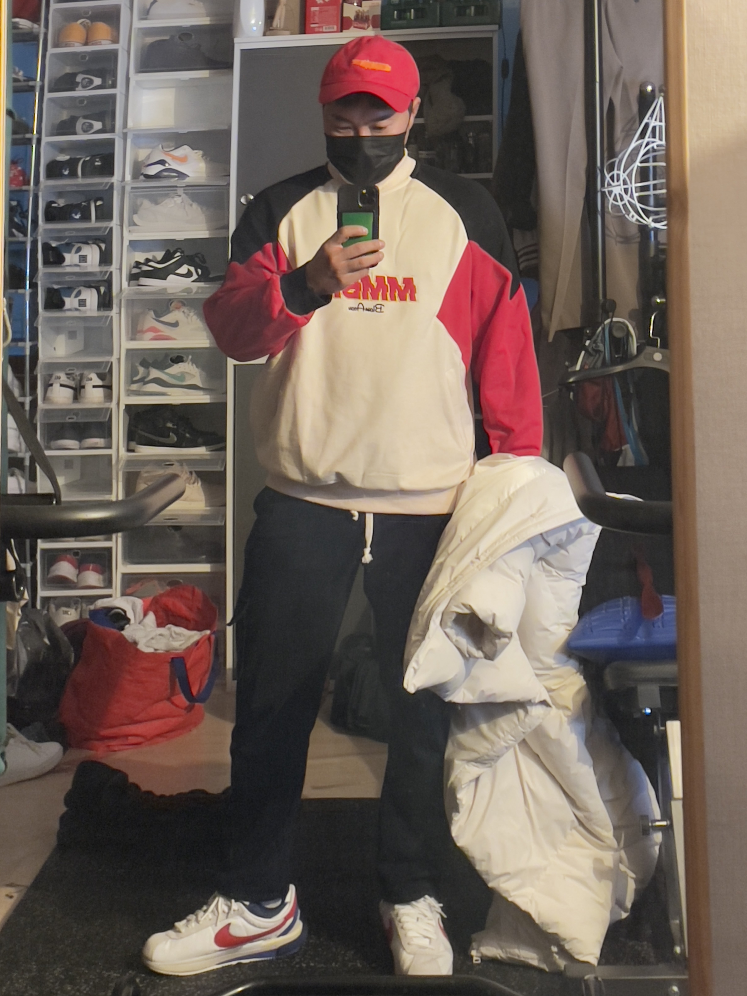 Nike x Sacai Zoom Cortez SP White and University Red 착용 스타일