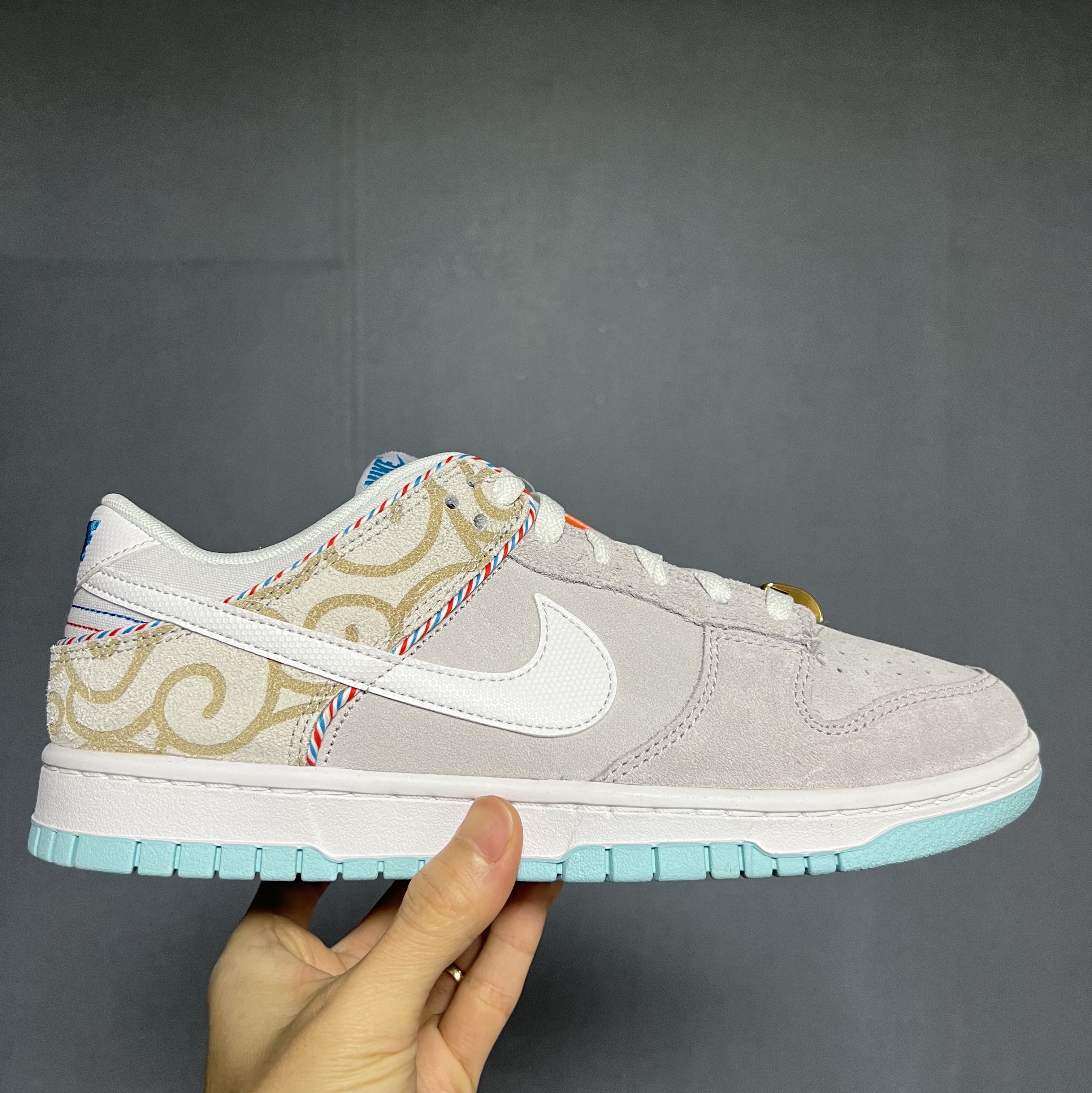 Nike Dunk Low Retro SE Barber Shop Grey 착용 스타일 - 3