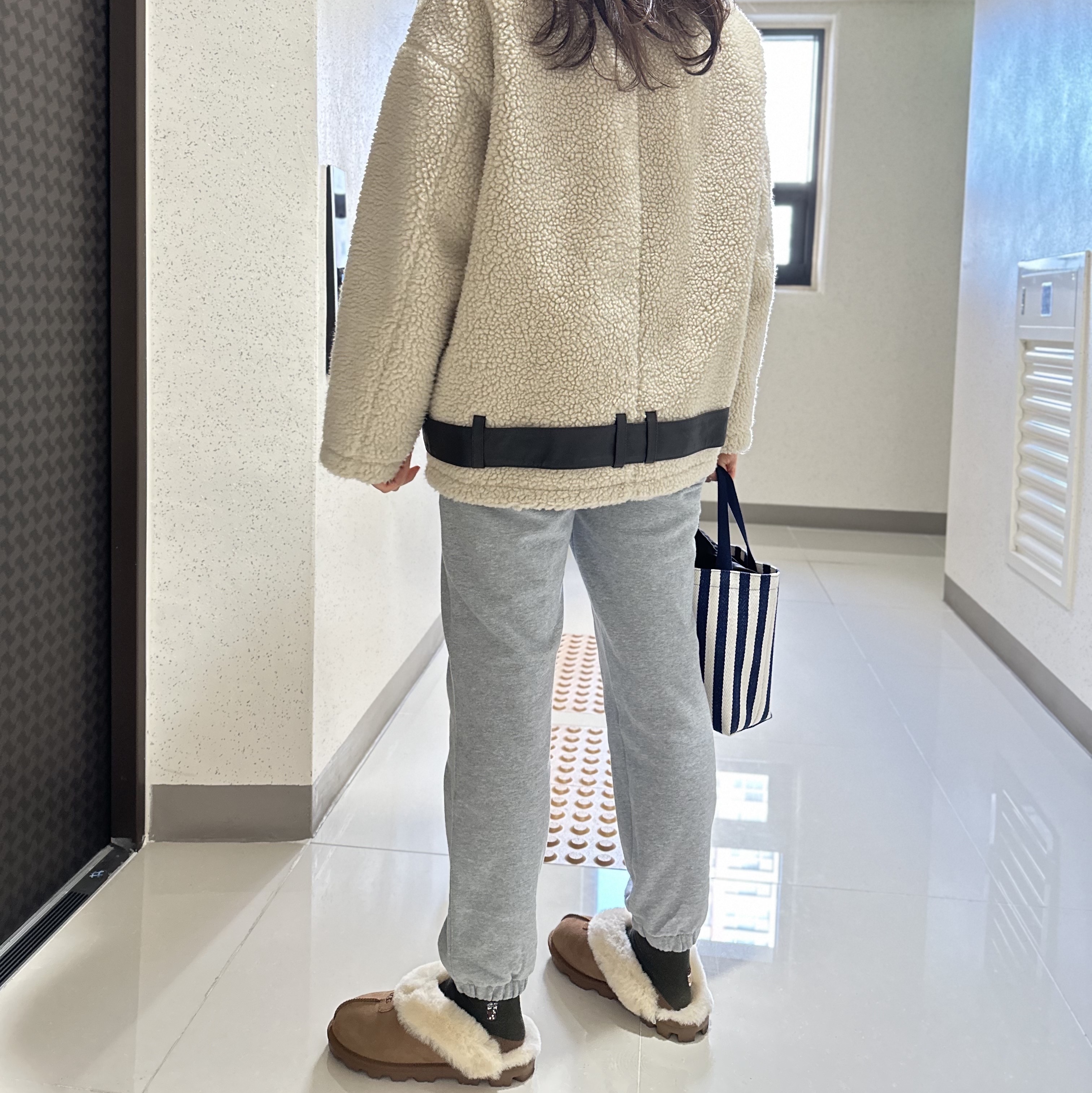(W) UGG Coquette Slipper Chestnut 착용 스타일