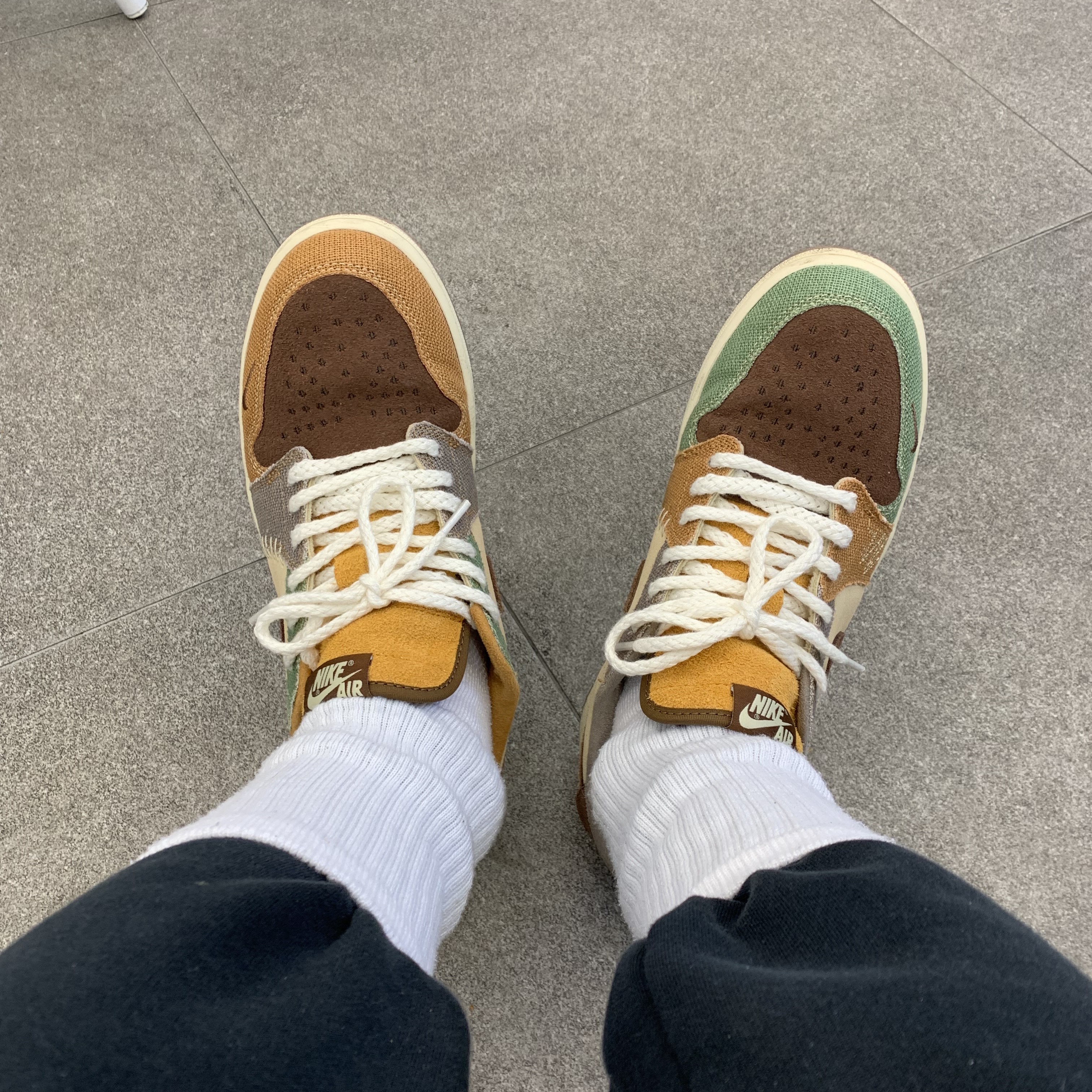 Jordan 1 x Zion Williamson Retro Low OG Flax and Oil Green 착용 스타일