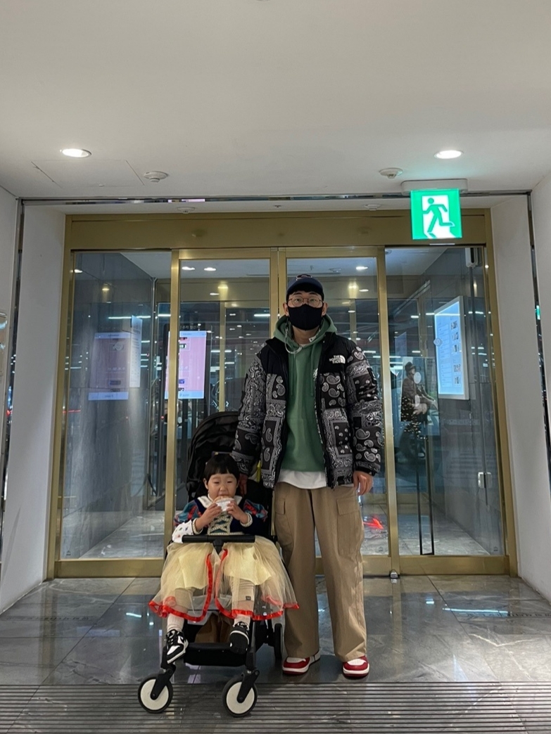 The North Face Nuptse Down Jacket Black, Jordan 1 Retro High OG Chicago 2022 착용 스타일 - 2