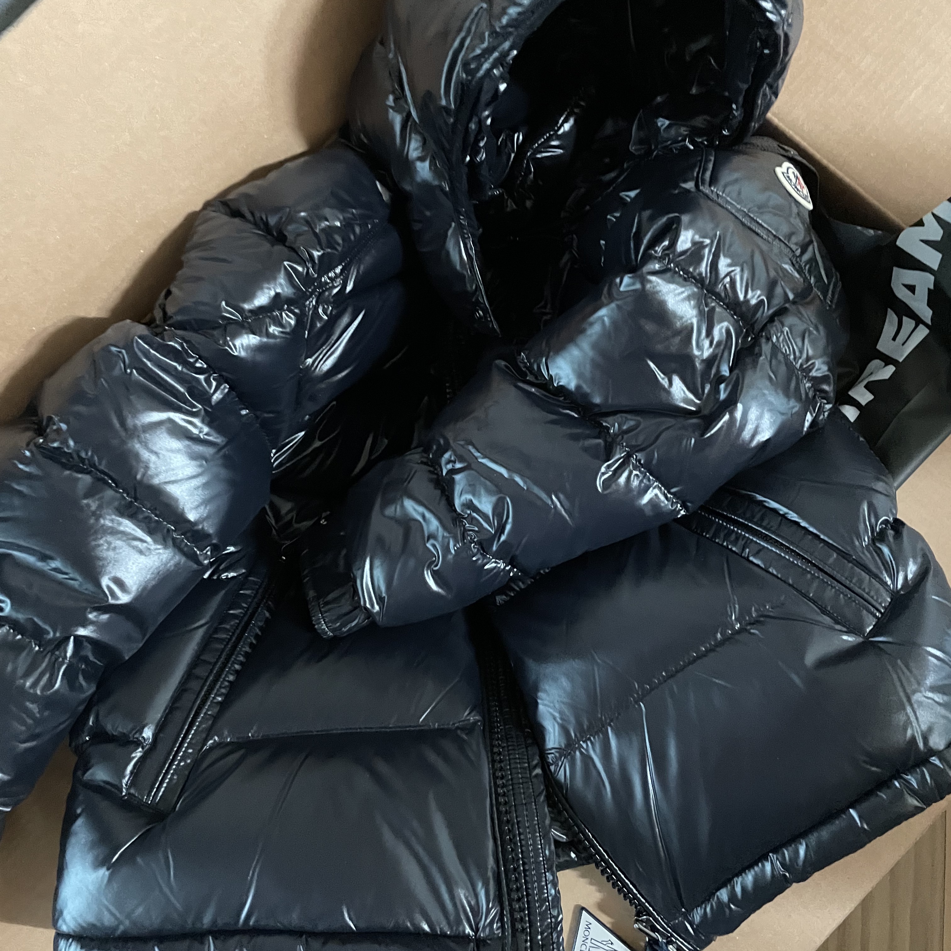 Moncler Maya Short Down Jacket Black - 22FW 착용 스타일