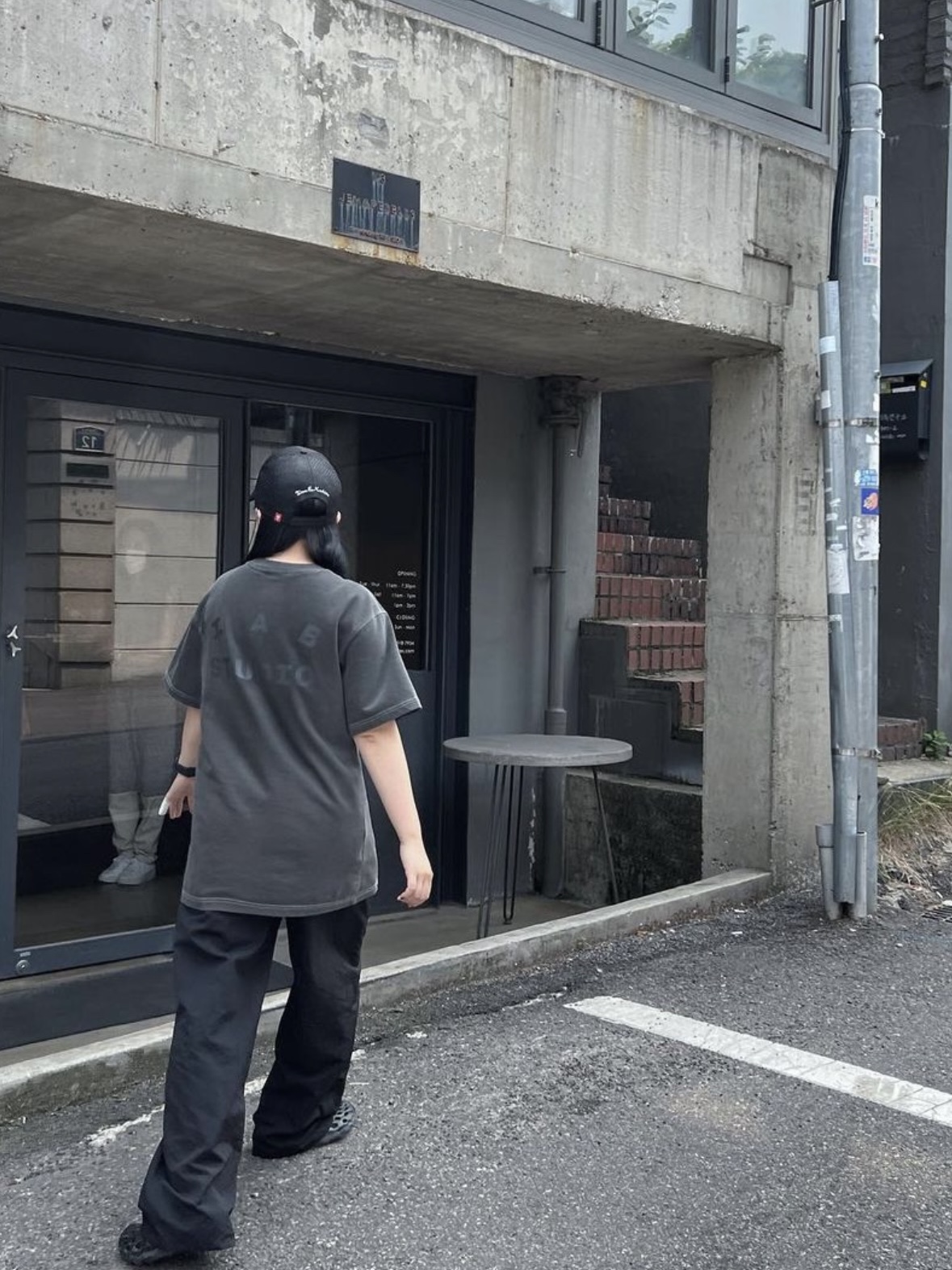IAB Studio Pigment T-Shirt Black, (W) Merrell Hydro Moc Black 착용 스타일