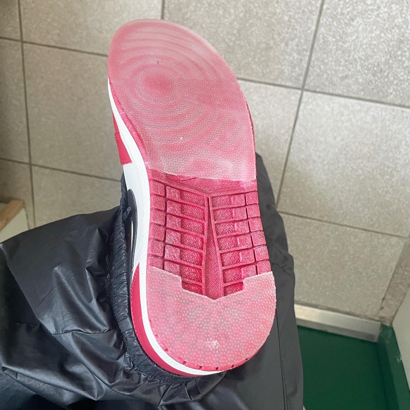 Jordan 1 Retro High OG Chicago 2022, Supreme Team Puffy Jacket Black - 20SS 착용 스타일 - 3