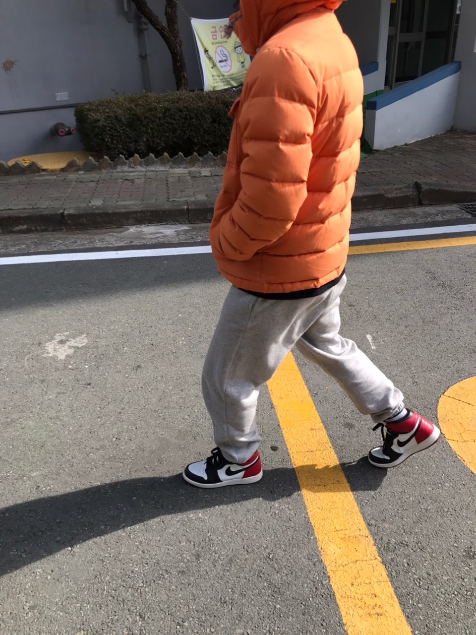 Jordan 1 Retro High OG Black Toe 2016, (GS) Jordan 1 Retro High OG Black Toe 2016 착용 스타일