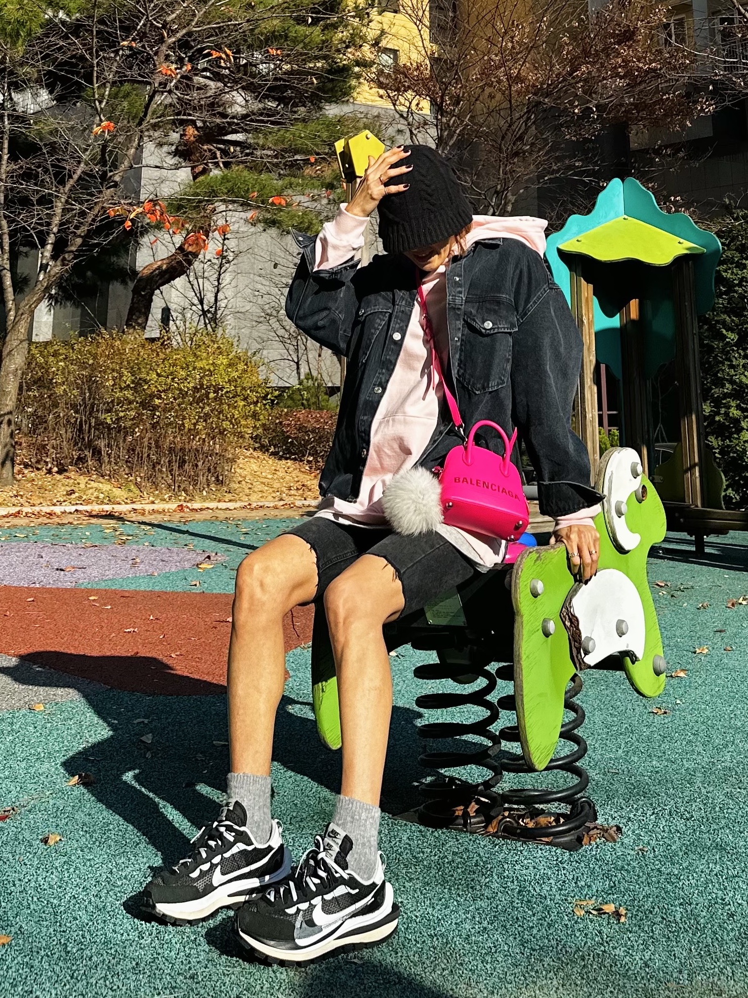 Nike x Sacai VaporWaffle Black White 착용 스타일 - 4