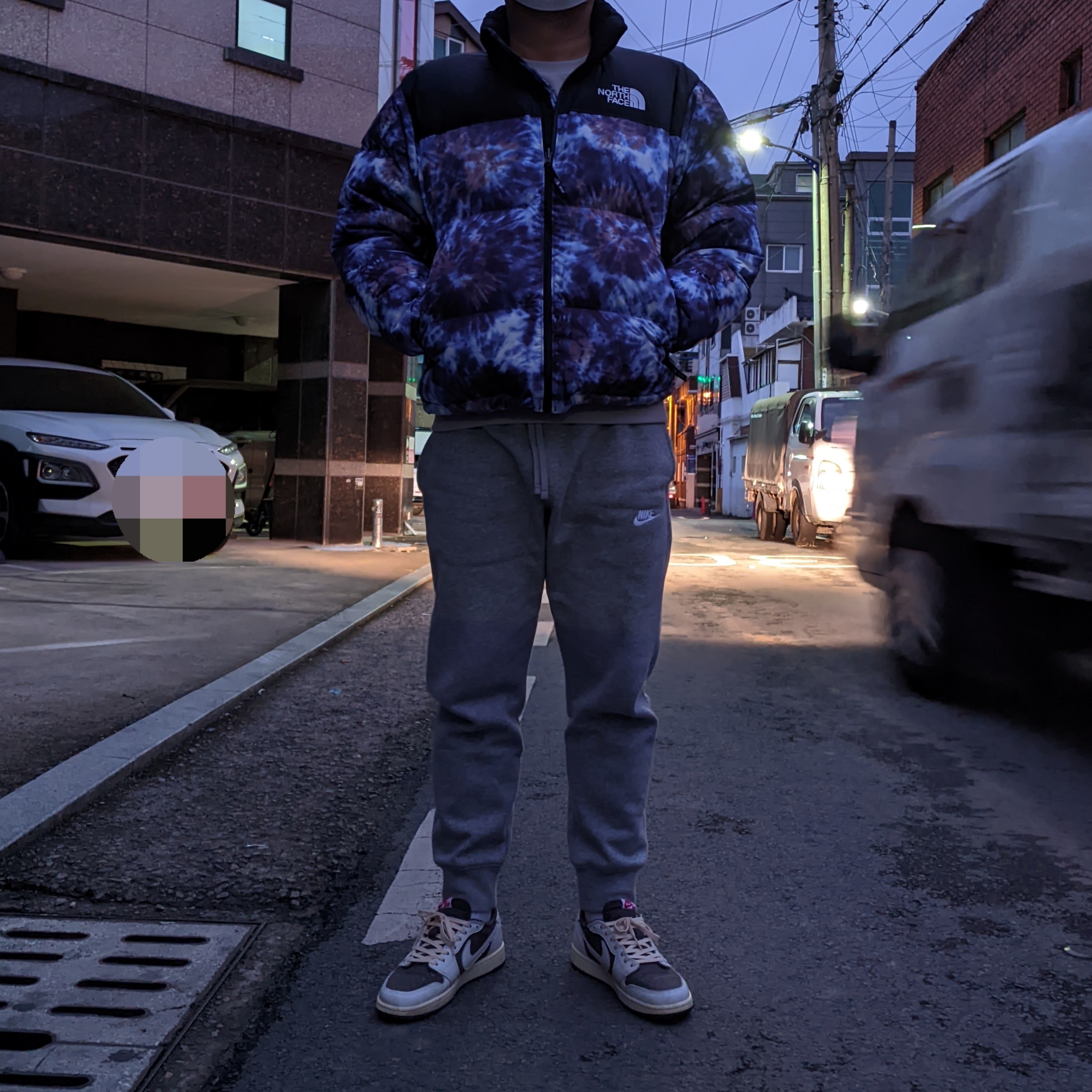 Jordan 1 x Travis Scott Retro Low OG SP Sail and Ridgerock 착용 스타일